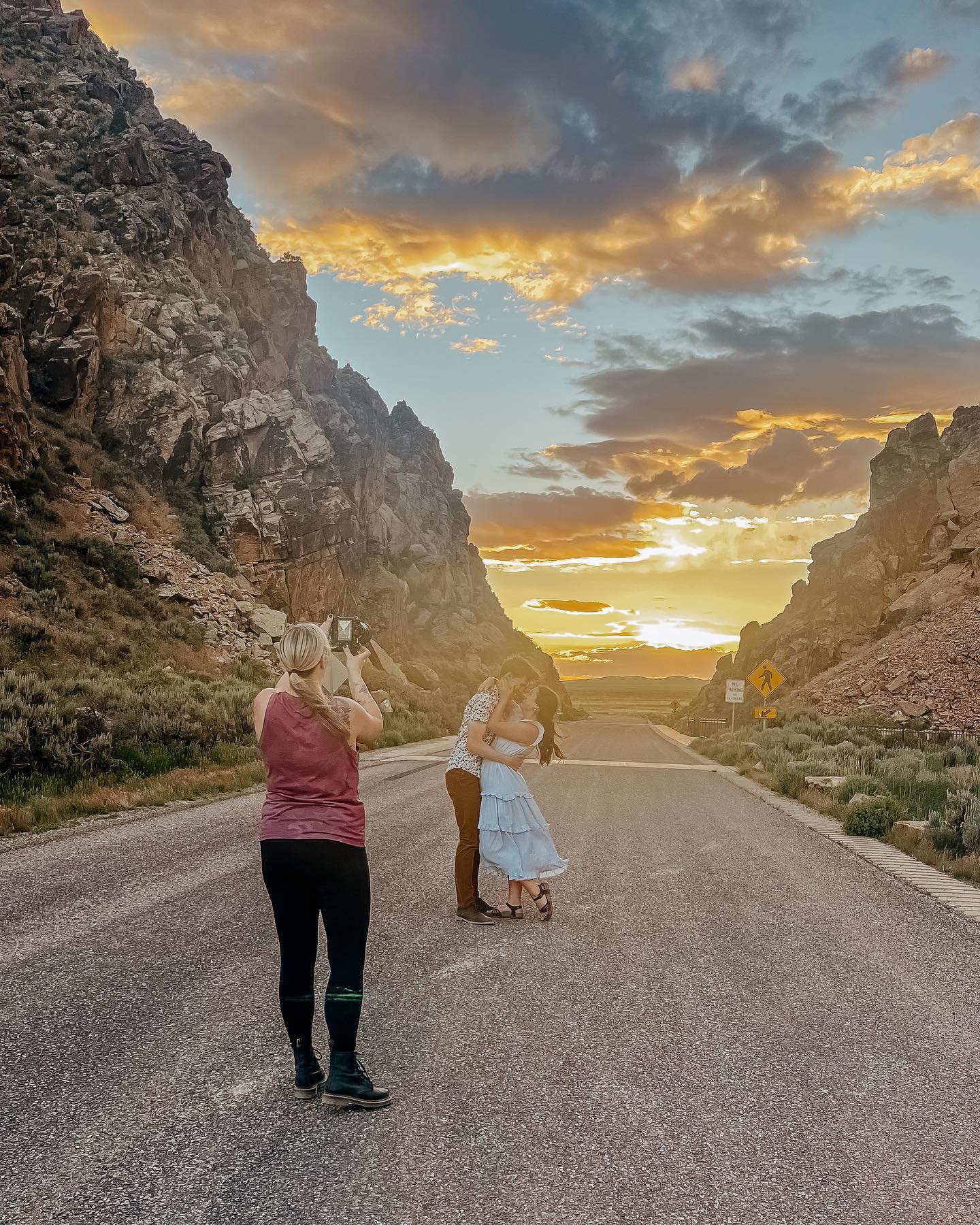 I'm baaaaack! 😎
As always, Colorado was a blast. Utah was beyond amazing! And all my couples were the absolute best! I'm exhausted but refreshed at the same time (if that makes any sense at all 🙃) Back to busy season! Second shooting on Saturday then an event on Sunday + a family session!
Thanks to my bro @dullyouth_music for the BTS photos 🤍