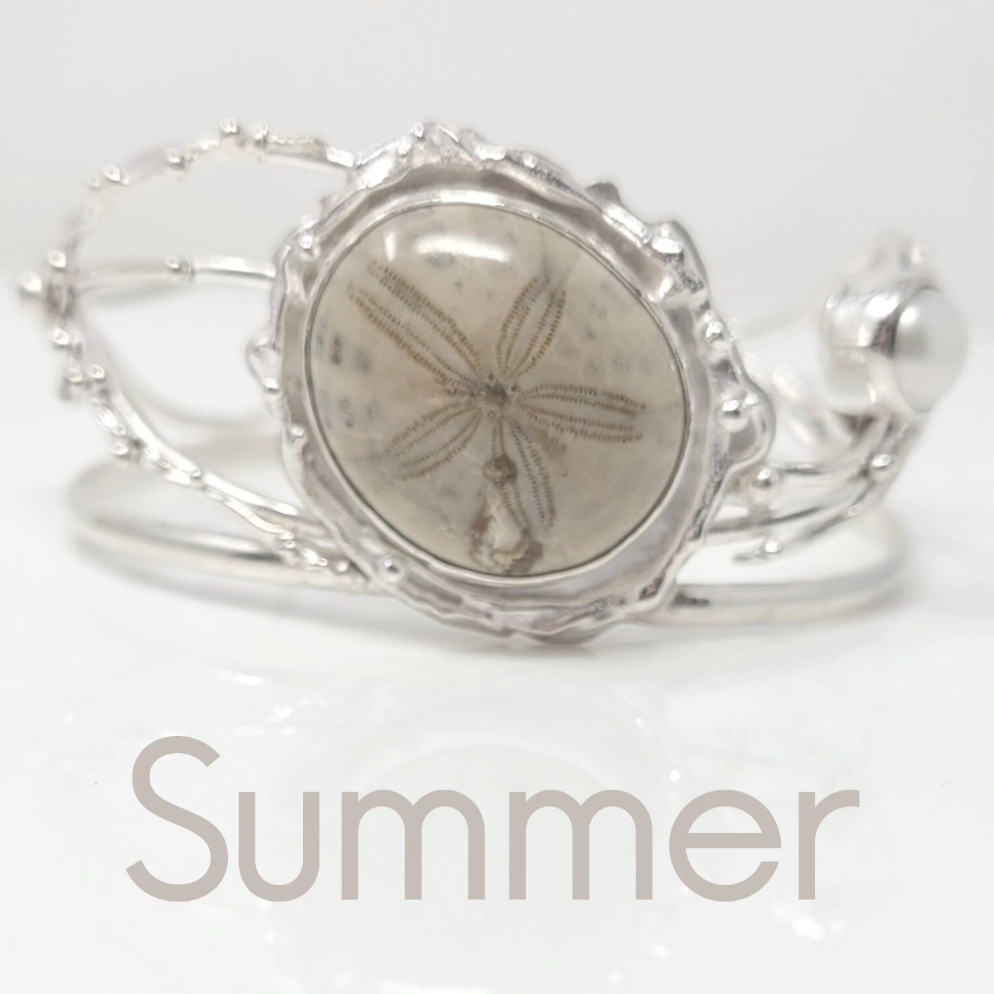 Mermaid Vibes Locked In 🧜♀️
A fossilized sand dollar and fresh water pearl cone together in this one-of-a-kind cuff, wrapped in my hand fused sterling silver 'seaweed' texture. A dreamy little treasure from the Longing For The Beach collection - perfect for ocean lovers and beach wanders alike.
✨️ available at tomorrow's Open House - don't miss your chance to try it on in person!
#InsideMyLocket #Handmadeisbetter #ShopSmall #MermaidApproved