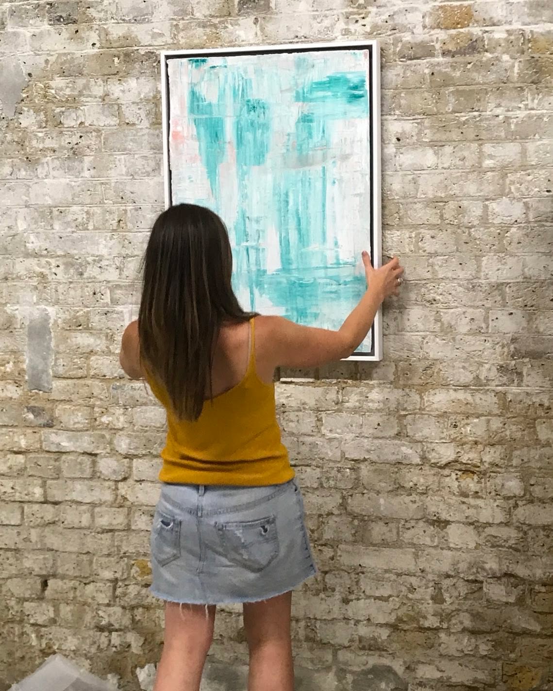 Time flies when you’re having fun, throw back to my first art photoshoot in 2019 ✨🖼️