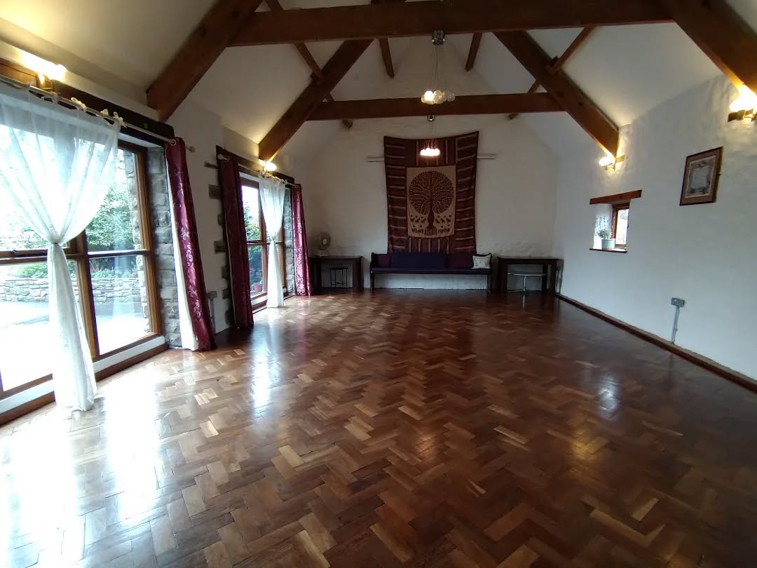 Tyn Cellar Community hall is ideal for workshops and classes and perfect for family occasions and weddings. #tyncellarcommunityhall #selfcateringcottage #selfcatering #holiday #cottages #margam #porthcawl #bedandbreakfast #inittogether #barnconversion #tyncellarfarm #thebarnbedandbreakfast #inittogetherfestival #farm #farmlife #visitwales #walesadventure #wales❤️#nature #august #wales