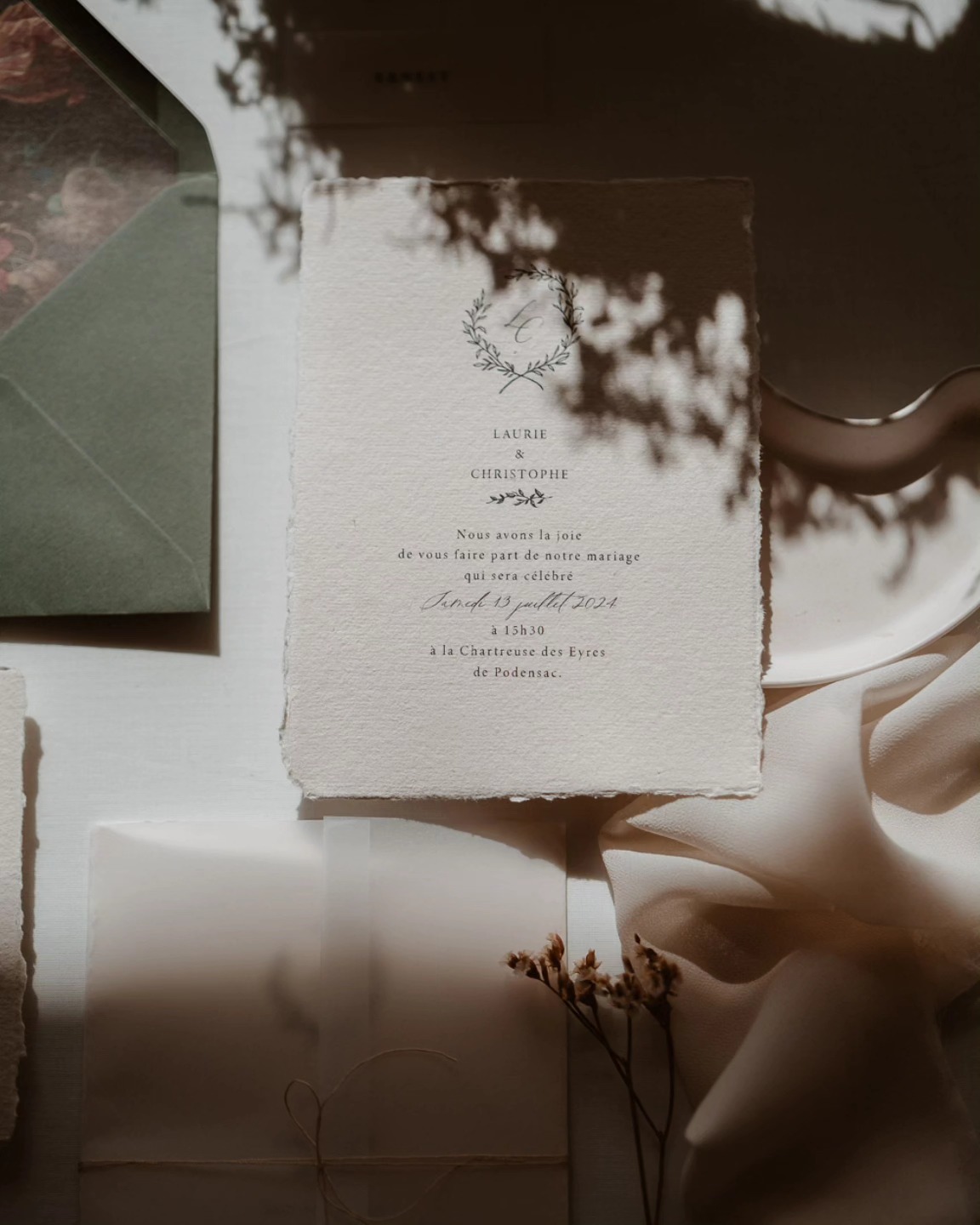 Et si on remettait ça au @domaine4plumes ?
📷 @geoffrey.arnoldy.photographe
.
.
.
#portesouvertesmariage #papeteriemariage #fairepartmariage #mariage2025