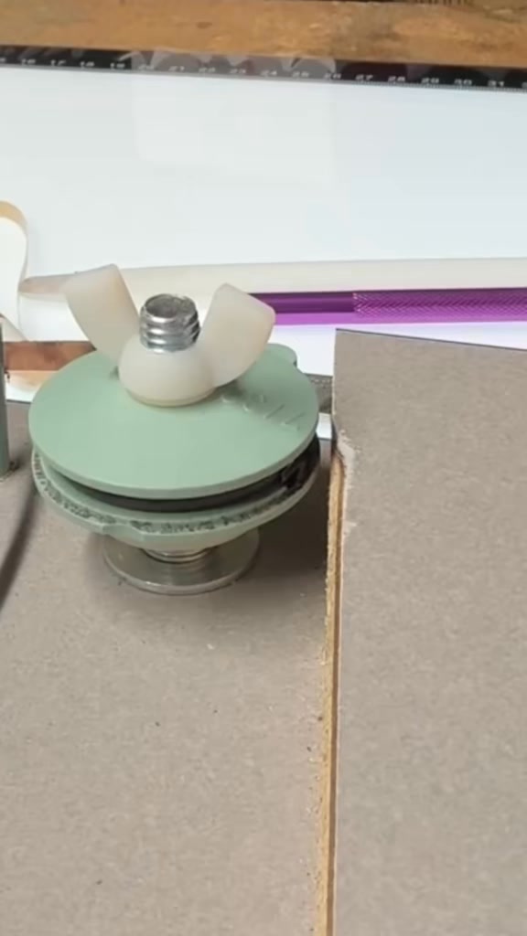 Using my Table Foiler on a slightly curved piece. It’s so satisfying!
#stainedglass #joy #art #sidequestcurios #horse #handmade #waukesha #milwaukee