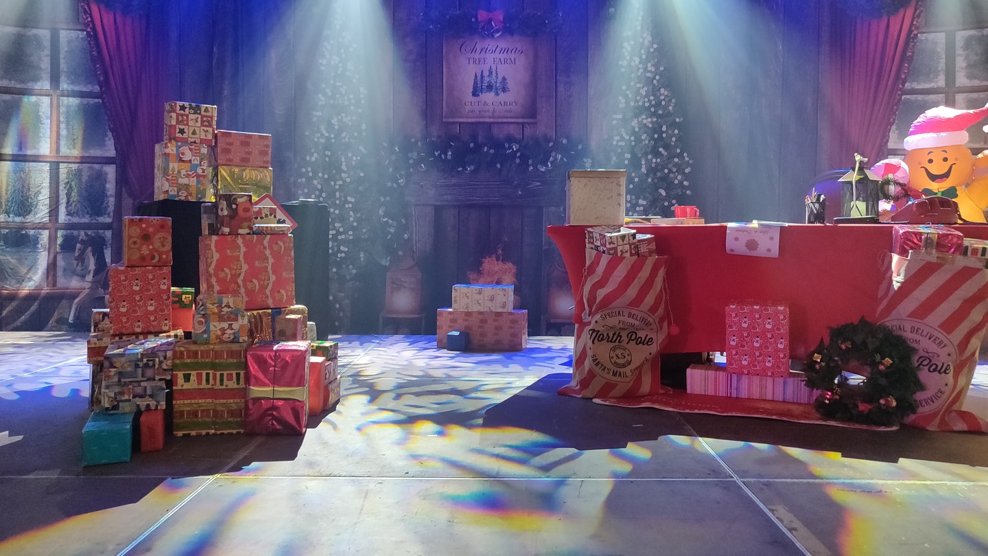 🛷 Le kidnapping du Père Noël 🎅
Des nouveautés pour 2022🎄🎁
#kidnappingduperenoel #spectaclepourenfants #animation #66 #pyreneesorientales #theatre #comediemusicale #perenoel #noel #animationpourenfants #occitanie #arbredenoel #spectacle #34 #comitedentreprise #decoration #comitedesfetes#divertissement #production #11 #costume #event #evenementiel #decor #magiedenoel