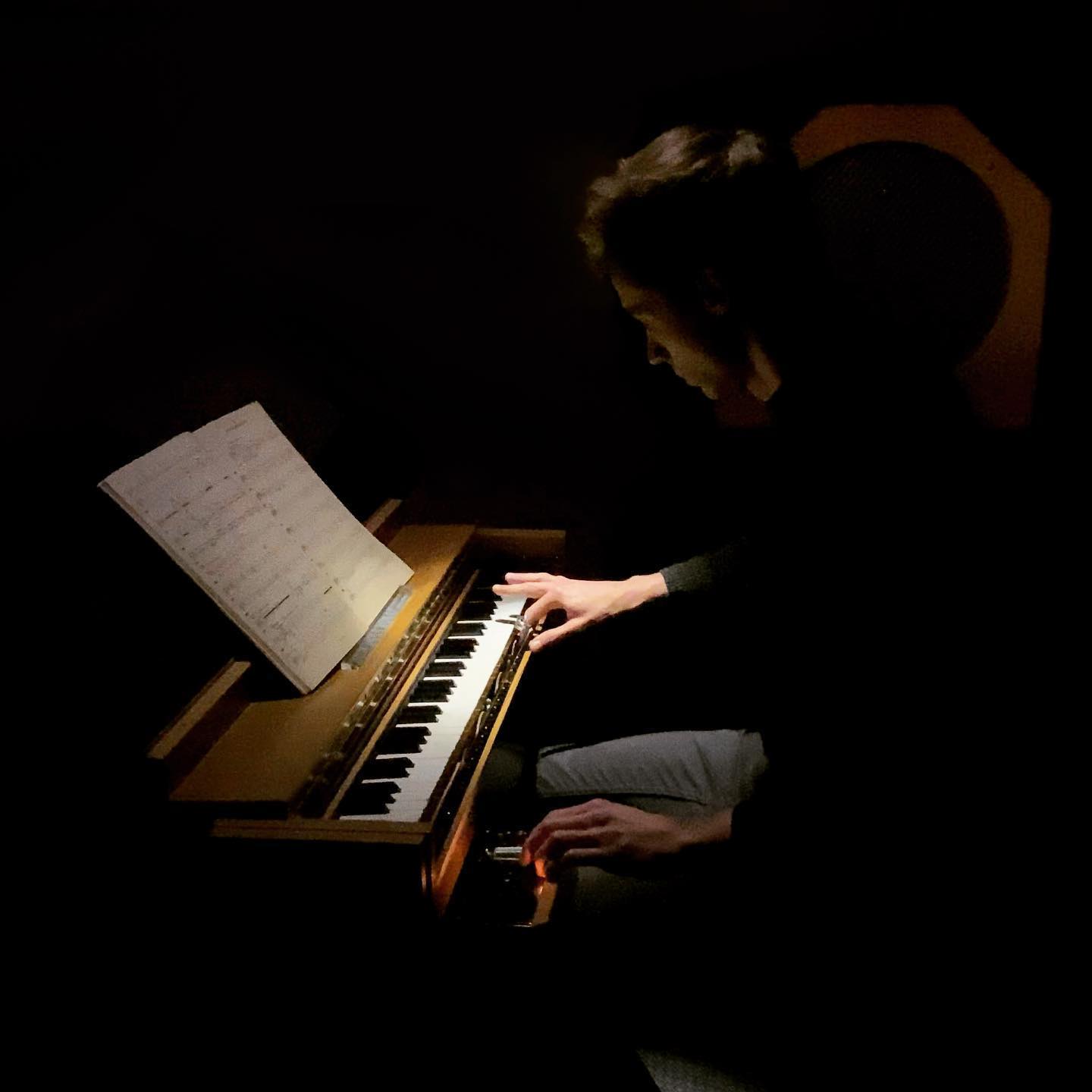 Playing ondes Martenot
#ondesmartenot #martenot #onde #instrument #music #vintage #electronic #ring #keyboard #playing