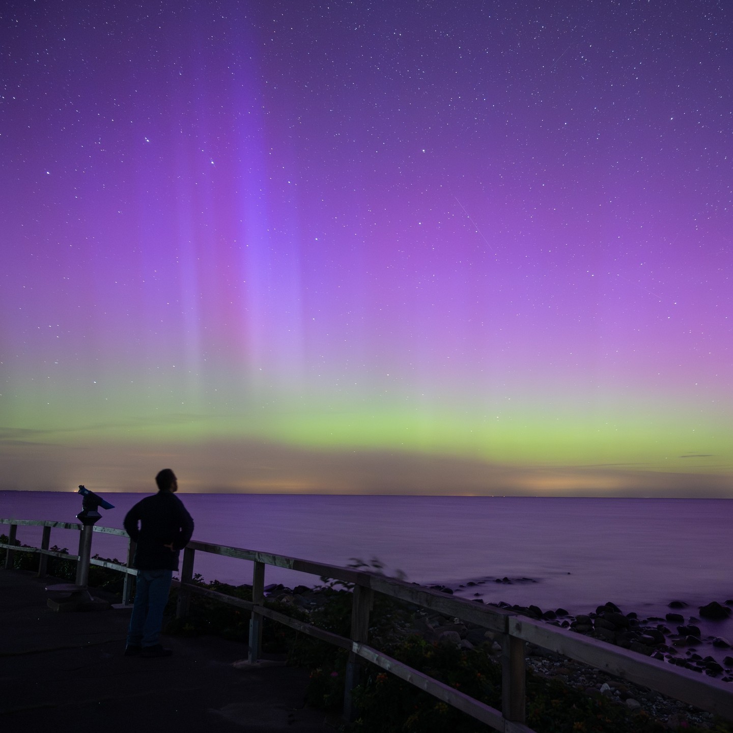 In der Nacht zum Dienstag, den 13.08.24 , haben die #Polarlichter den #perseidenmeteorstrom begleiten.
Nach 20 minütiger Fahrt konnte man außerhalb von #Kiel und entfernt von #lichtverschmutzung in #strande den #sternenhimmel genießen.
#astronomy #astronium #sternennacht