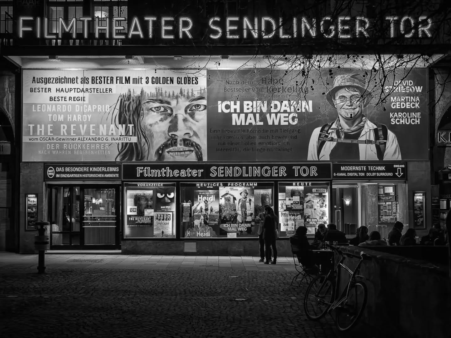 Ich bin dann mal weg
Nach über 111 Jahren fällt am 15.01.2025 der letzte Vorhang im Filmtheather am Sendlinger Tor. Schade.
Also schnell noch einmal genießen, z.B. bei "Konklave" nach dem gleichnamigen Roman von @robertharrishome
.
.
.
.
.
.
#fujixseries #fujixt10 #fujifilm #fujixt #fujixt27 #fujifilmde #fujifilmfeaturetime #munich #münchen #fineart #fineartphotography #fineart_architecture #finearts #fineartphotographer #palaceoffinearts #fineartist #fineartphoto #kino #cinema #sendlingertor #streephotography #streetstyle #bwstyleoftheday #winter #herbst #fujifilm_global #streetfotography #ishootsquare #ishootfujifilm #bhop_photography
