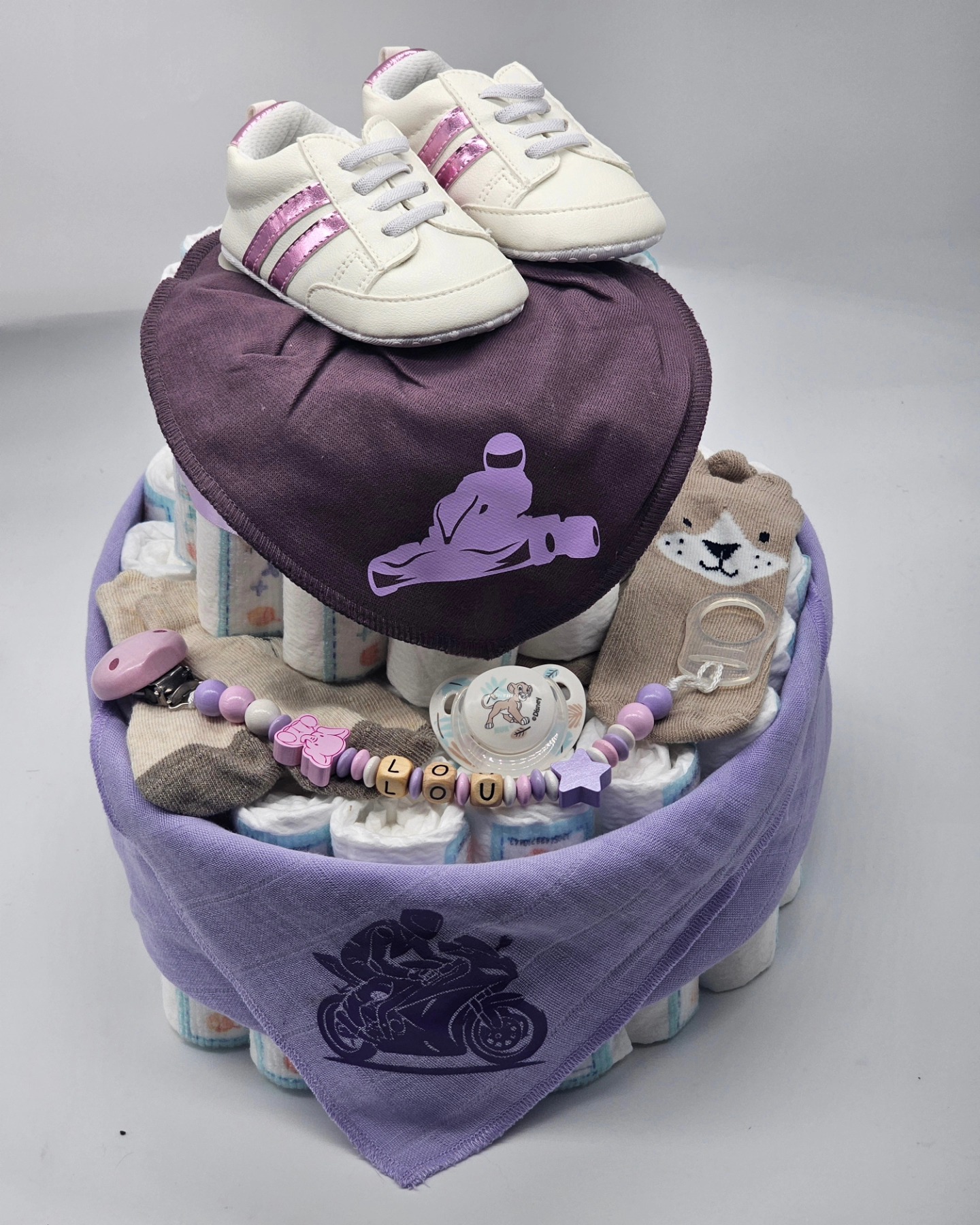 Willkomme ide Familie 🩷💜 Lou 💜🩷
#selinasbabygeschenke #mettendorf #thurgau #frauenfeld #windeltorte #pampers #nuschi #motorrad #pippi #dreieckstuch #kart #rosa #violett #flieder #nuggi #nuggikette #name #socken #schuhe #new #family #member #geschenk #zur #geburt