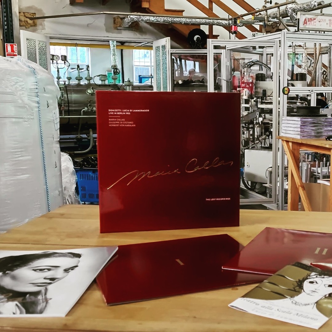 We're up and running to start pressing our fourth project for @thelostrecordings_music. And this one is something: the most iconic recording of Maria Callas. @thelostrecordings_music made an awesome job at restoring what is renowned as the best live recording of the legendary soprano. The test pressings are mindblowing. We're honored to be part of this project.
#thelostrecordings #mariacallas #mariacallasfoundation #mariacallasforever #pressedinmarciac #madeinmarciac #marciacworkshoppressings
#vinylcommunity