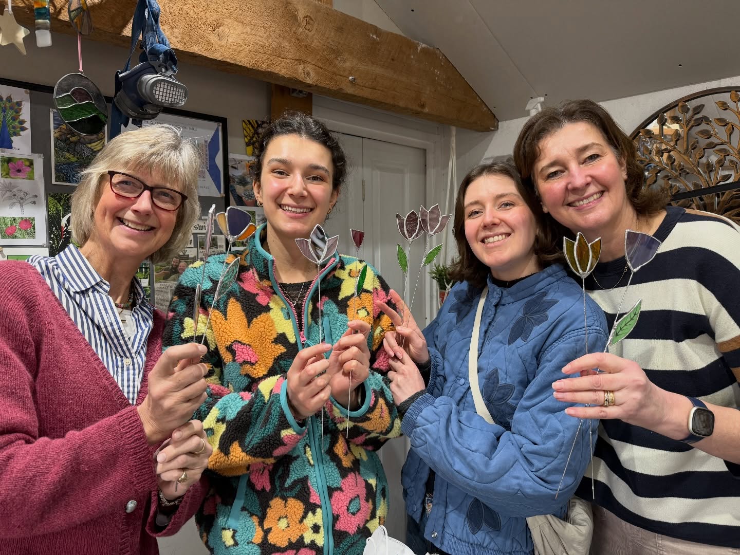 😍 What a wonderful way to spend a Saturday morning!
A private booking for 3 members of a family & a close friend, arranged as a group Christmas present and Birthday celebration 🥳 then they finished the day off with a trip to @lodorefallsweddings for lunch!
And the beady-eyed of you may notice there are FOUR of them in my studio compared to my previous maximum capacity of 3? 😱
After a bit of a studio declutter and rejig, I can now comfortably accommodate 1 extra person per session!!!! 🤩🤩🥳 so still the gorgeous views & fab location on the edge of Keswick, and still a lovely small group with 1:2:1 tuition, but now if you missed out on all the sold out workshops, or wanted to bring a friend too but there was only 1 space, this could be your chance!
I’ll be offering these extra slots to my mailing list and those currently on the waiting list first, and then opening them to general sale later this week, so be sure to like & follow me to know when booking goes live!
#CreativeWorkshop #StainedGlass #Cumbria #Handmade #learn
@blackwellartsandcrafts @rheged_centre @thehappyherdwick @edenvalleyartisticnetwork @arts_cumbria @cumbrialifemag @cumbrialifehomegardenshow @make_it_at_market @artsandcraftsinkeswick @visitkeswick @lakedistrictcumbria @the_makers_mill @wordsworthgrasmere @tulliecarlisle @keswickmuseum