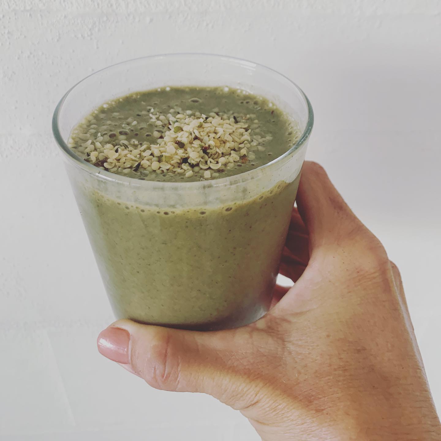 Maqui berry, hemp, kale, banana, mango, almond milk smoothie!
I couldn’t figure out what to eat this morning so I threw this smoothie together. Full of antioxidants, high in protein and good for your skin! Give it a try!
Maqui berry is a superfood from South America, it comes freeze dried. A good one to have in your pantry when your feeling a bit flat.