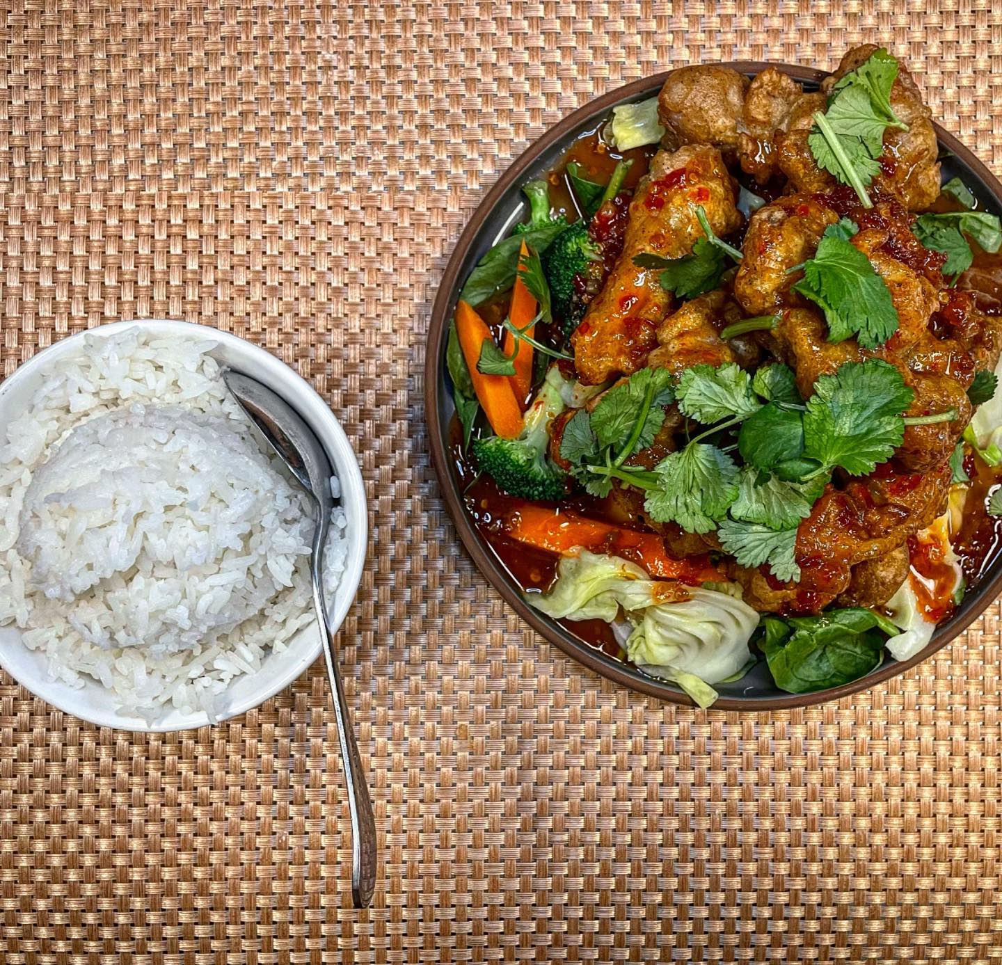 Fried chicken is good for the soul!!
One of the dishes we are well known for is the Volcano Chicken.
Tempura fried chicken served on top of veggies topped with a tangy sweet chili sauce, good with or without rice.
#seattleeats #seattlerestaurants #thaifood #friedchicken #soulfood #seattlefoodie #seattlefoodscene