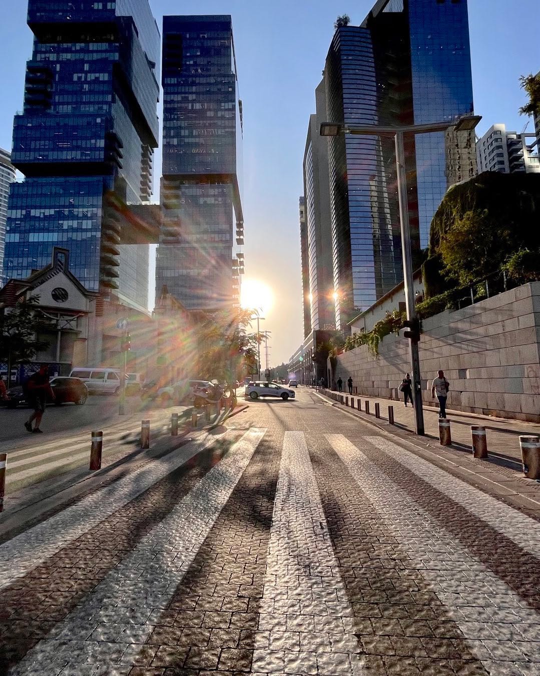 When skyscrapers turn into golden mirrors, reflecting the beauty of the sun. 🏢✨
.
.
#MirrorCity #SunsetReflections #UrbanGlow #mobilephoto #israel #telaviv