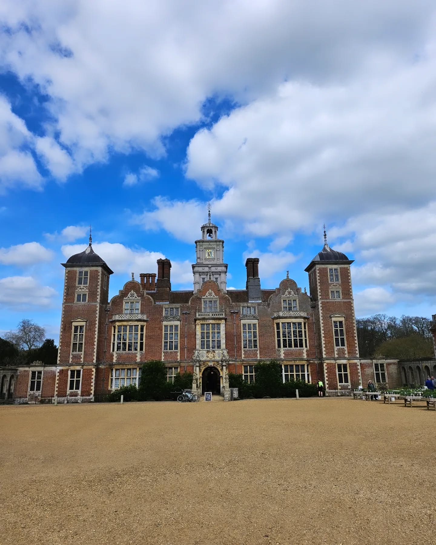 Blue skies over Blickling hall.
#nationaltrust
#nationaltrustmember
#family
#familytime
#blueskies
#blickling
#blicklinghall
#blicklingestate
#visitnorthnorfolk
#northnorfolkliving