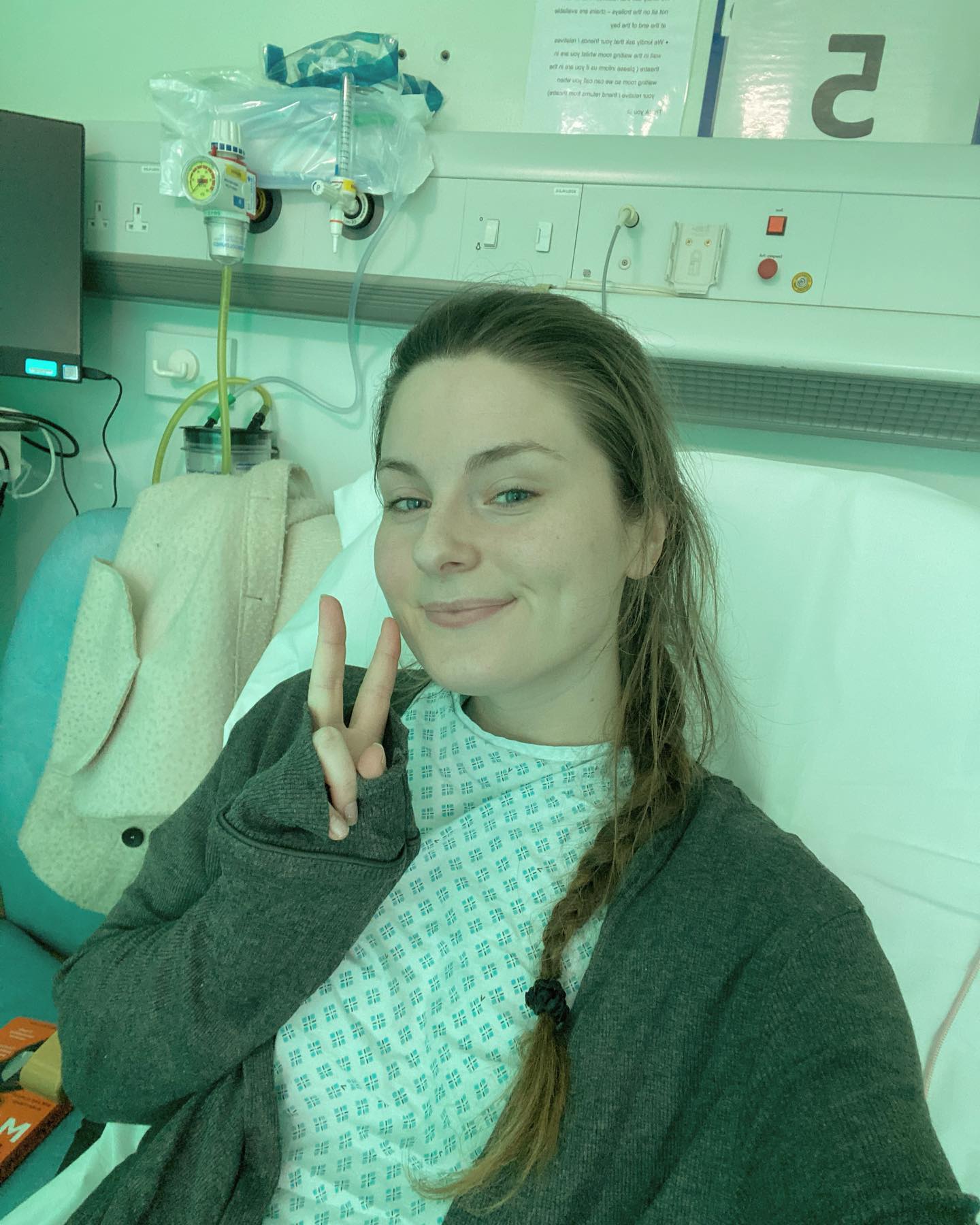 Endo + bladder surgery on the first day of #endometriosisawarenessmonth ✌🏻 This isn’t my first so it’s pure positive and grateful vibes, mainly because I didn’t have to take out a fat loan to pay private 🥴 A reminder to take women’s health seriously thank yew
