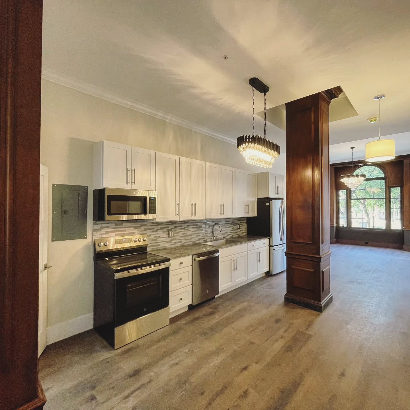 Sleek & unique modern apartments in a historic staple of Downtown Elmira are move-in ready! The Mark Twain Building has something for everyone, where all utilities and garage parking are included! Learn more about what we have available at the Mark Twain and other enchanting historic properties at our website, capriottiproperties.com
#apartmentliving #historicrenovation #downtownelmira #elmiracorning #luxuryapartments