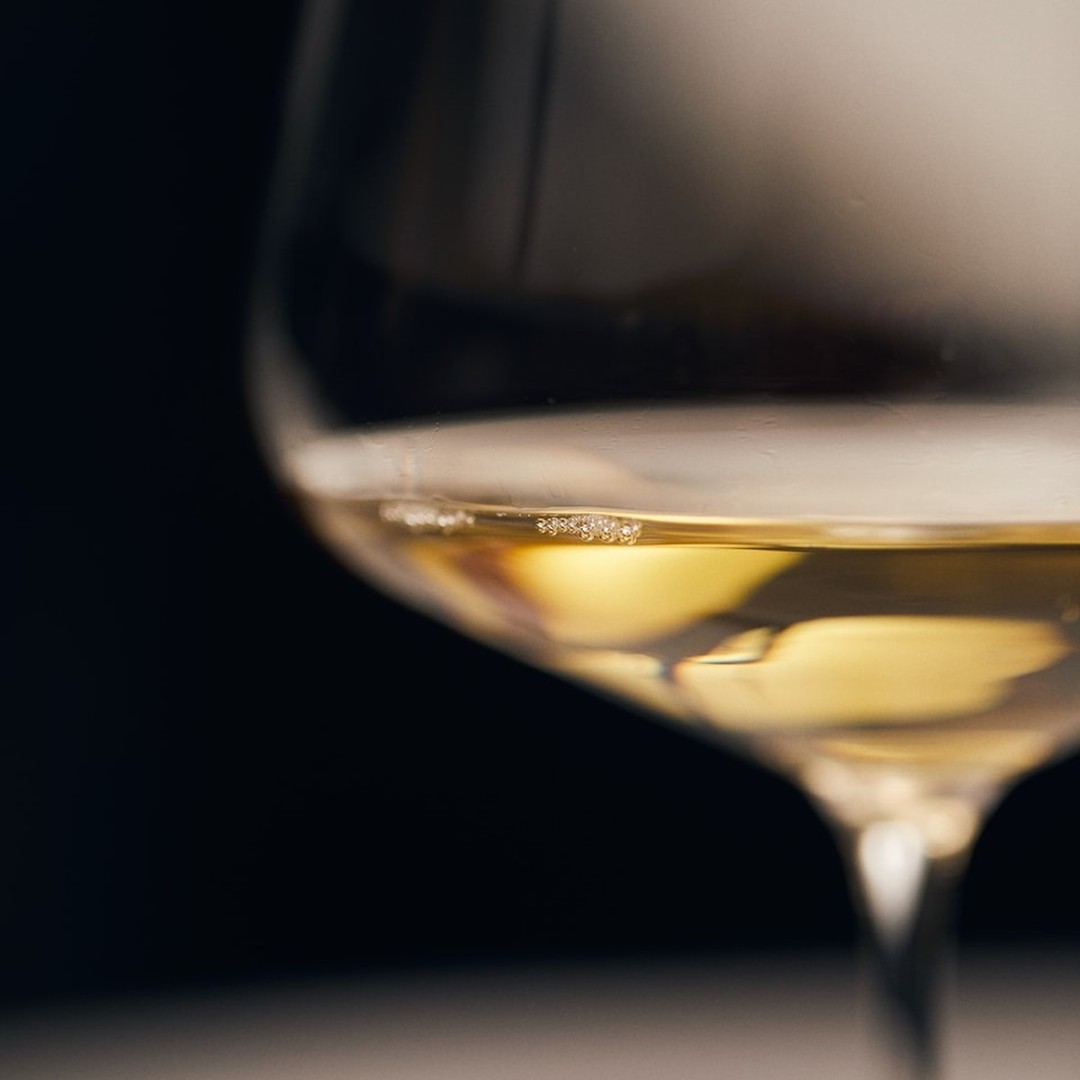Chenin Blanc is having a moment.
It's a lesser known grape that is often used in blends but is gaining in popularity and delivering acid driven, crisp and light styles that are easy to enjoy.
Why not give it a try?
#wines #cheninblanc #vino #winenight #instawine #chardonnay #winelovers #winesofinstagram #winelife #winegeek #winetasting #vineyard #ilovewine