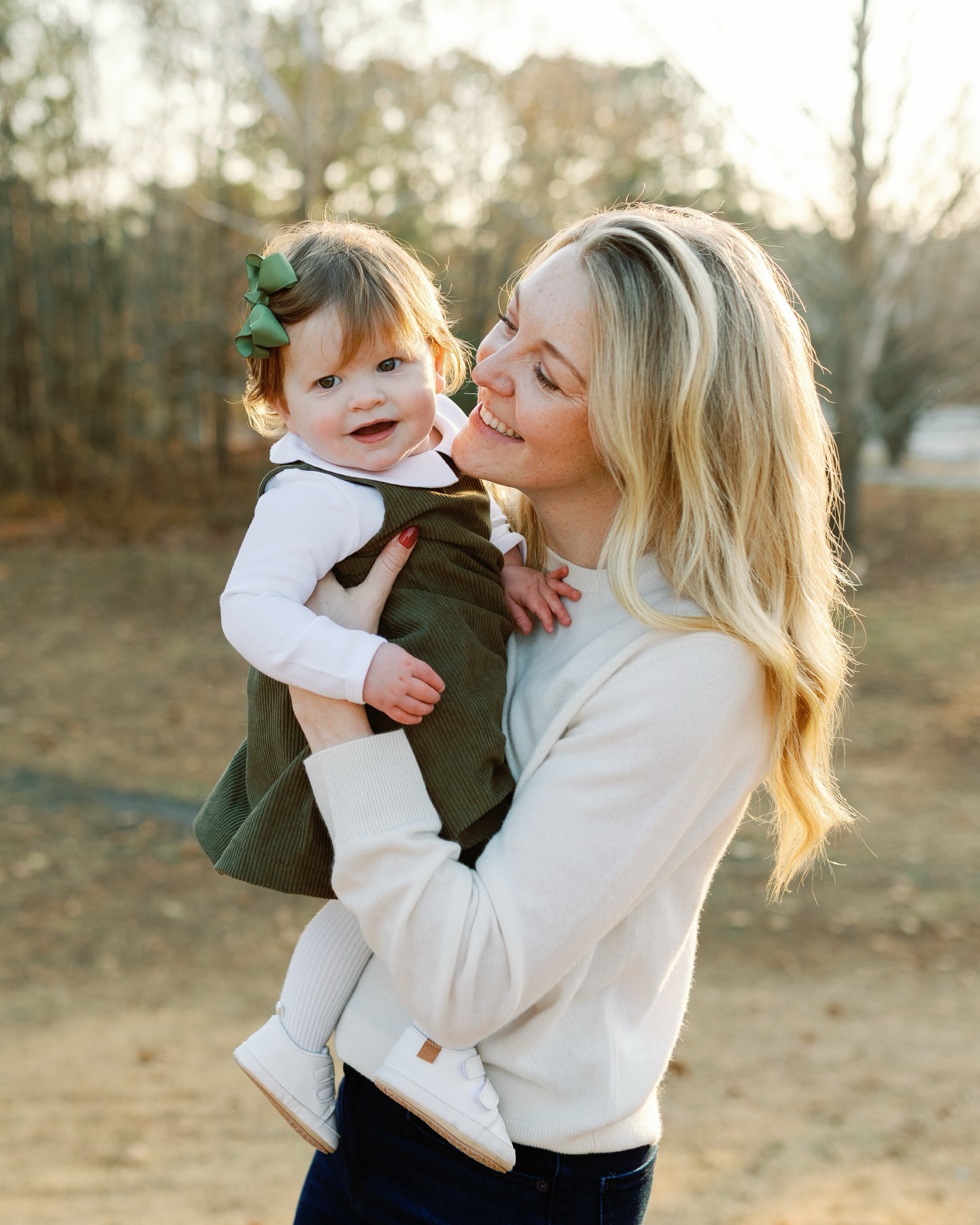 This extended family session is everything to me!!! ✨🕊️🤍 Our original date got postponed because of rain, so we did these on Christmas Eve and it couldn’t have been more special. The light was 🤌🏼 There’s just something so sweet about having your family all together as adults!