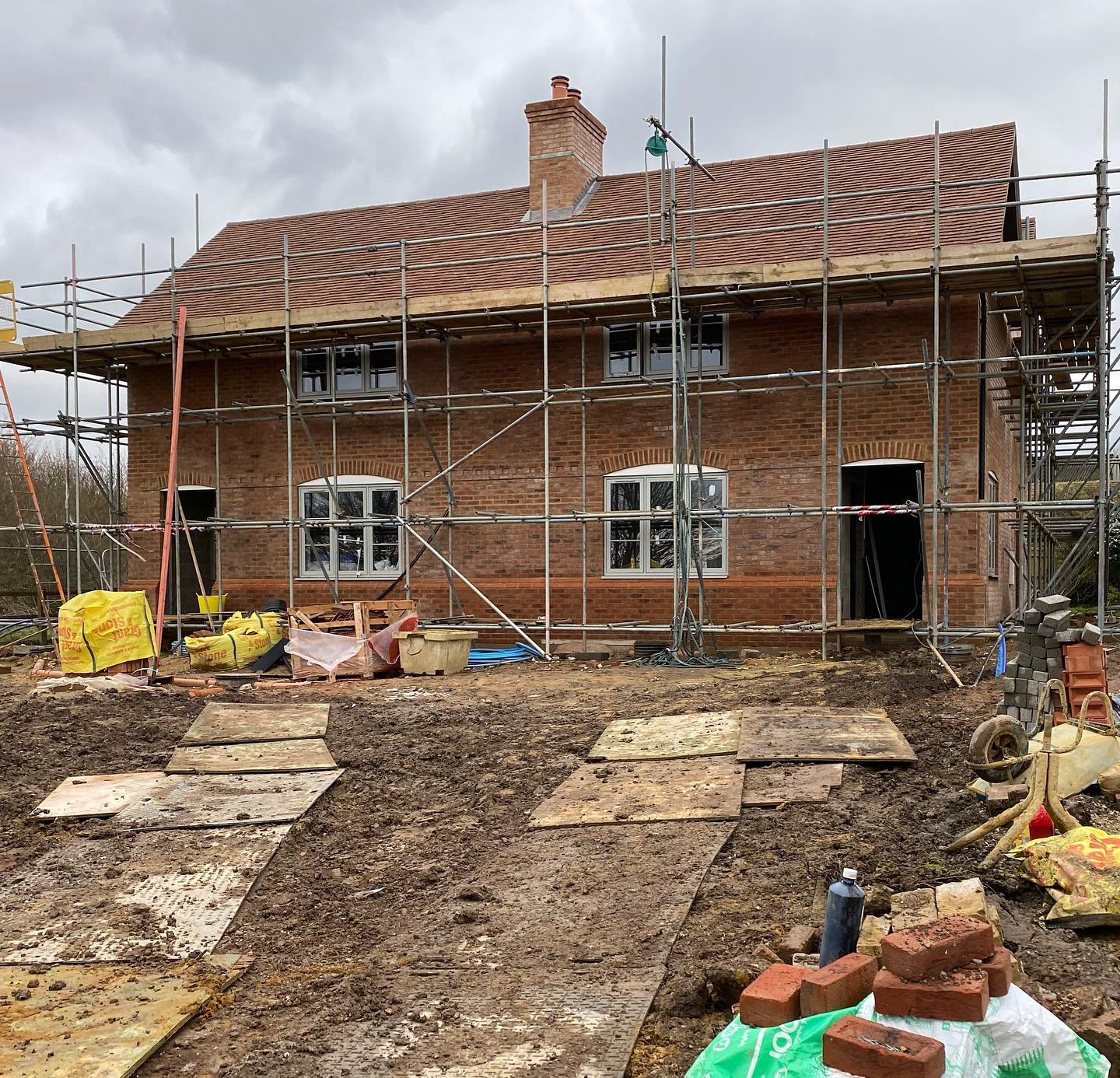 Current project, a couple of new build 3 bedroom houses. We’re going renewable here with Air Source Heat Pumps supplied by @nuheatufh and underfloor heating.
Looking forward to see the finishing product of this one.
#newbuild #airsourceheatpump #green #renewableenergy #renewables #plumber #plumberlife #localplumber #plumbingrepair #plumbingcontractor #plumbersofinstagram #maidenhead #oxfordshire #henton #chinnor #berkshire #gassafe