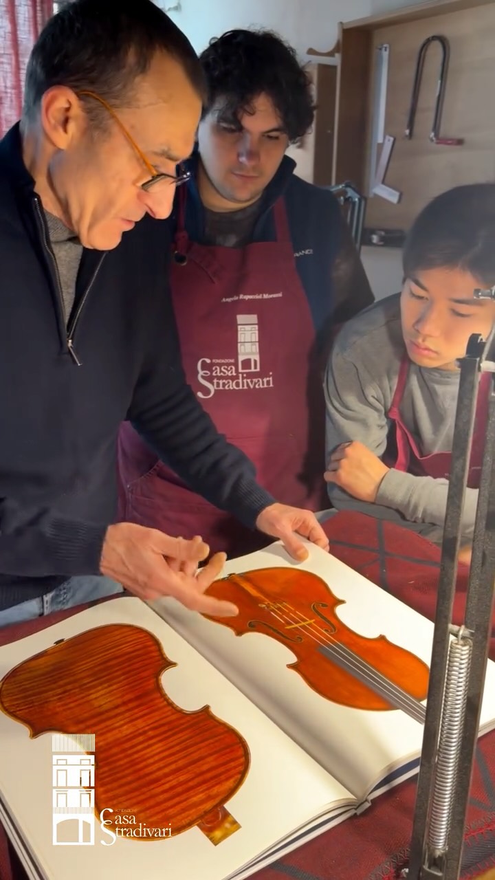 Work in progress 🎻
@a.r.morassi
@daichiviolins_416
@suzuki_soma
@wangqingyuan713
#CasaStradivari #Cremona #Liuteria #ViolinMaking