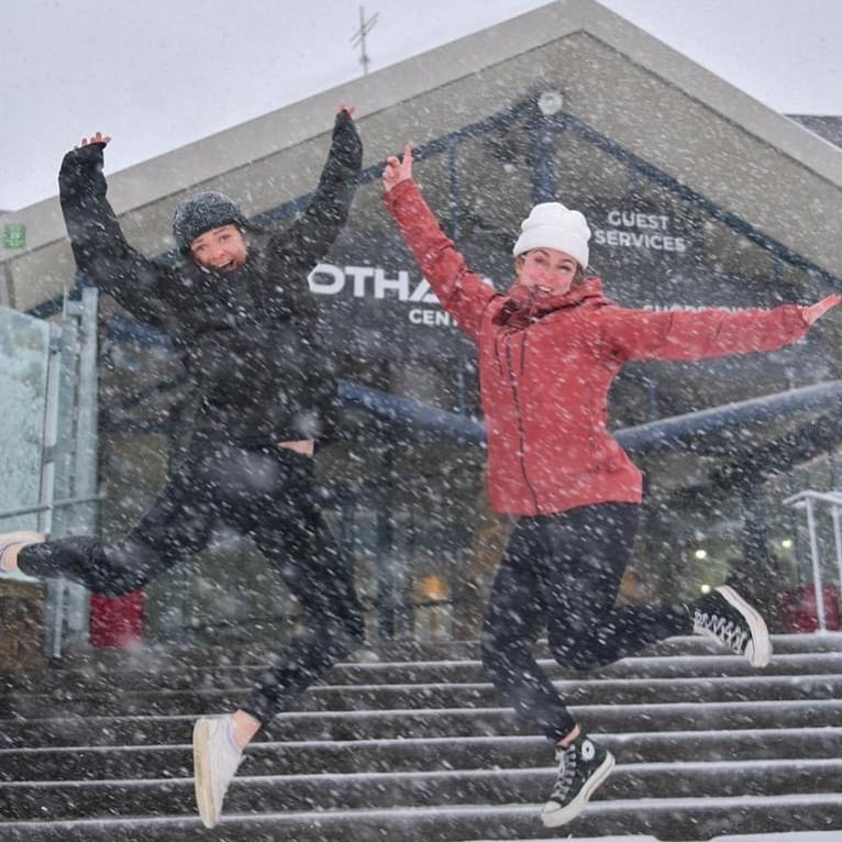 Everyone’s just a little excited! There is snow on the ground & more on the way, and our beautiful @hothamalpineresort is wearing her gorgeous whites again!
We’ve shared this snap from the awesome @mt.hotham.resort
Featuring the gorgeous @morganrobertson & @jordynkaston
Get excited!
See you at The Big D 🥳