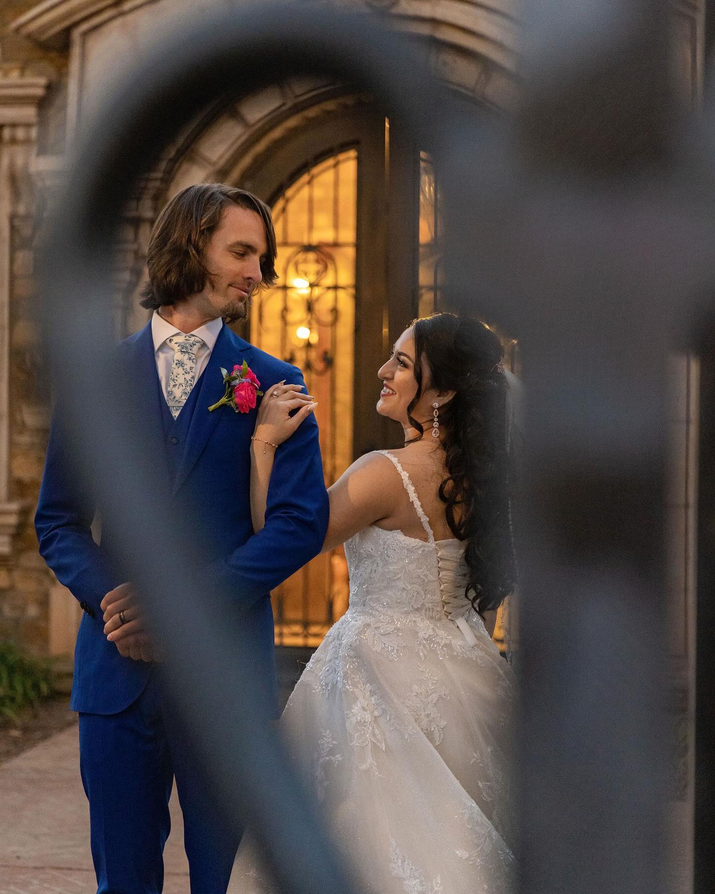 💕 Finding love in all the little details. 💕 February is here and I’m seeing hearts everywhere! 😍😍😍
February is a popular time in AZ to get married. The weather is cool, and venues are on off season rates. 🤑
How’s your engagement/wedding planning going? You should consider a February wedding! #azweddings #azweddingphotography #weddingphotography #villasienna #phxweddingphotographer #phxwedding #arizonawedding #azwedding #arizonabride #azbride #phoenixbride #valentinewedding #loveisintheair