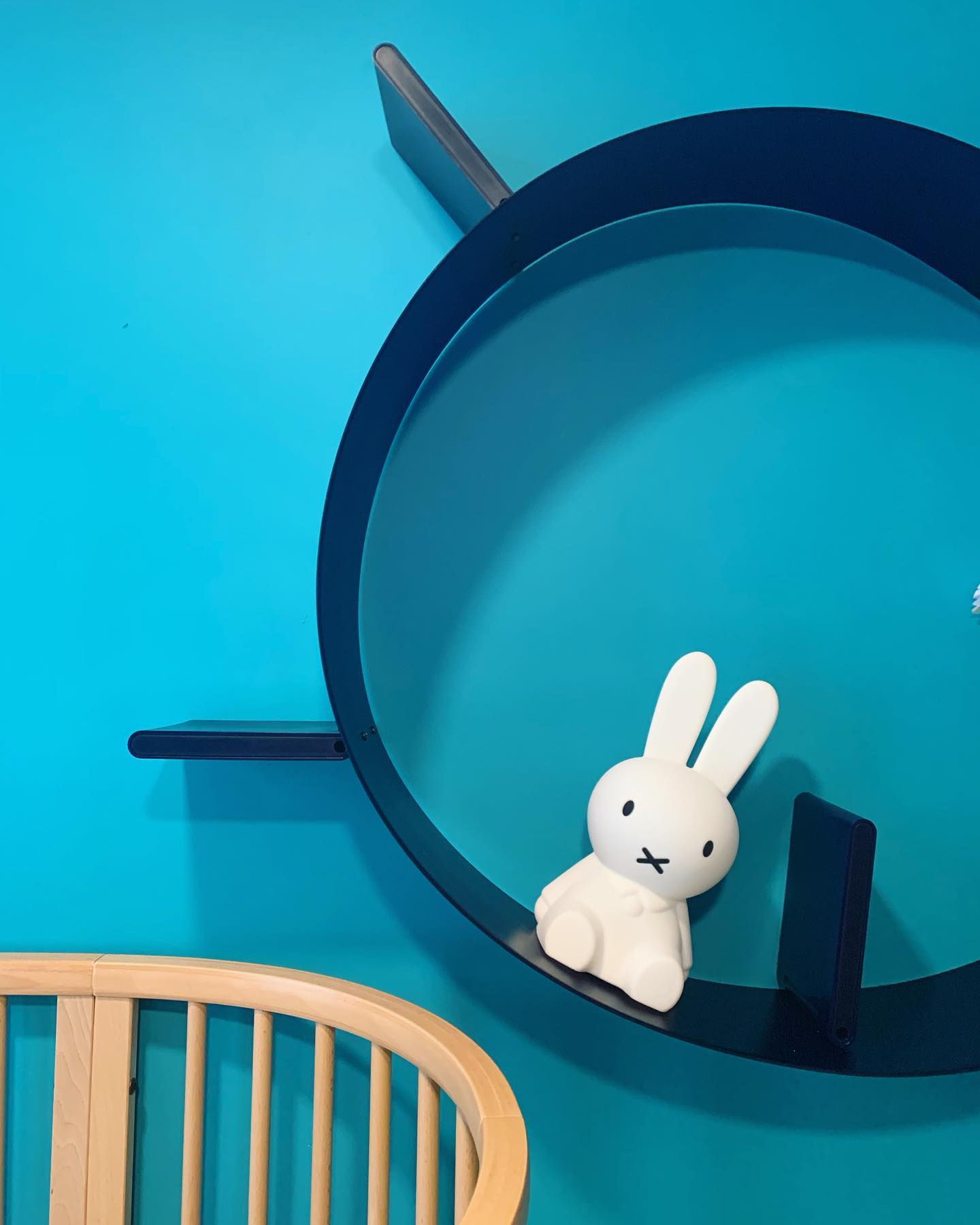 Novità in una cameretta speciale 🐛
#apiuaarchitetti #architettitorino #torino #design #interiordesign #bookworm #kartell #kartelldesign #bookshelf #kartellfurniture #kartellbookworm #myfirstlight #miffy #miffylover #miffylight #stokke #stokkebaby