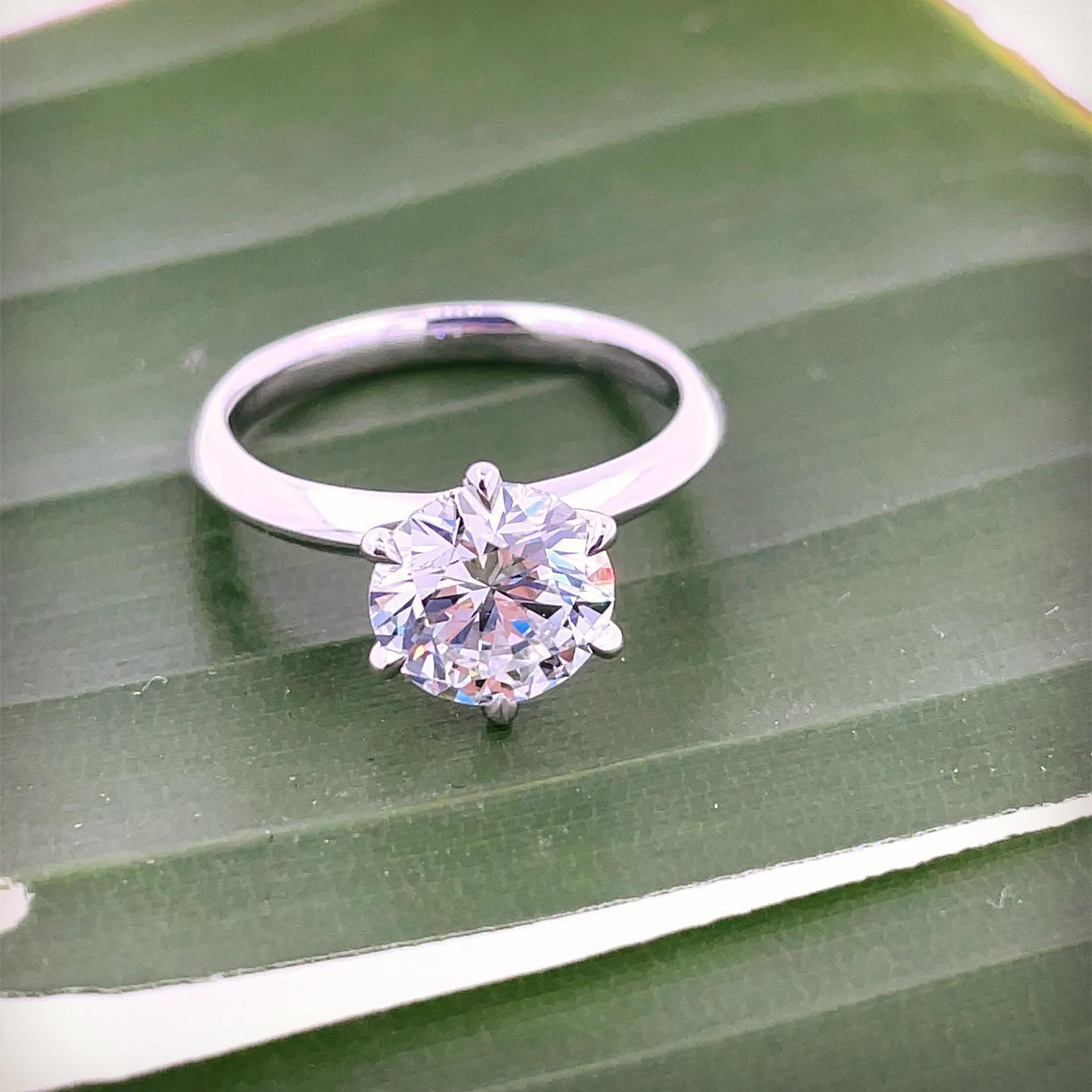 Keep it simple and classy. #skylarcdiamonds #engagement #engagementring #diamonds