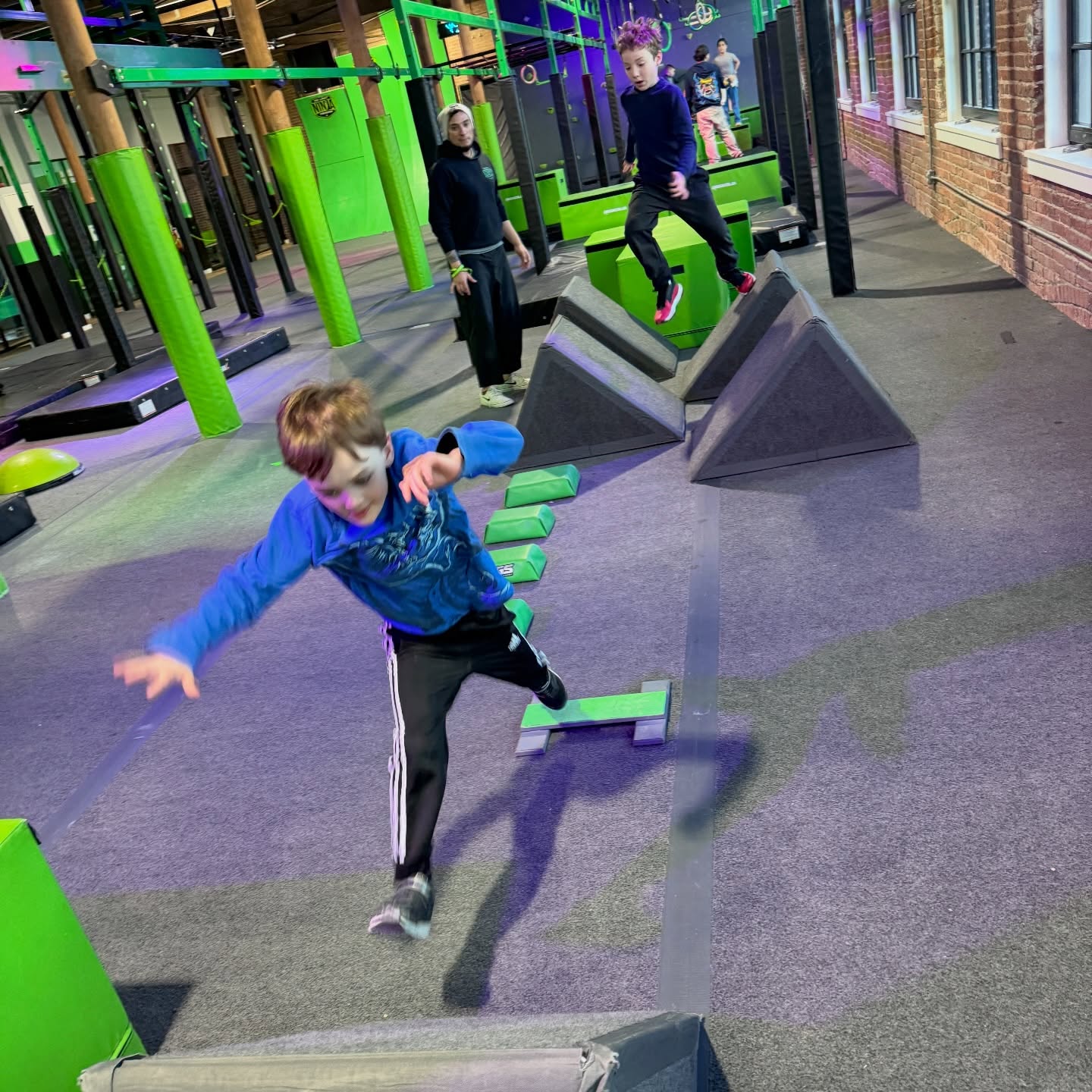 🦸♂️⚡ How we turn average kids into SUPERHEROES ⚡🦸♀️
One class they’re saying “I can’t…”
Next class they’re flying, climbing, swinging, and pulling off superhuman moves they never thought were possible 💥💪
That’s what happens when confidence grows, obstacles get crushed, and kids train with the best coaches around 🥷🔥
Our recreational program is growing every day—and guess what? It’s not too late to jump in!
👉 Ready to unlock your child’s inner superhero?
Visit yonkersninja.com and register for an Intro Class today 🚀
#NoLimitNinjaYonkers #FutureSuperheroes #NinjaKids #ConfidenceInMotion #StrongerEveryDay