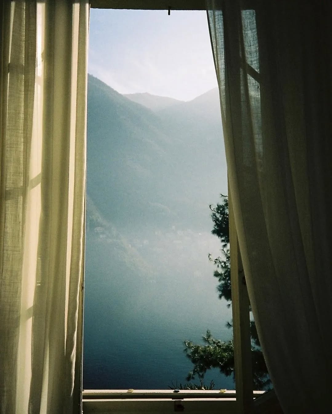 Winter days
by @alexandramtaylor 📷
.
.
.
.
.
.
#italy #italianlakes #italiansummer #resort #villa #boutiquehotel #relais #lakecomohotel #lakecomo #luxuryvilla #travel #bestvacations #bestplacestogo #beautifulhotels #beautifuldestinations #hotelsandresorts #letstravel #instatravel #luxuryhotel #lifewelltravelled #luxurytravel #luxuryresorts #travelandleisure #luxuryworldtraveler #travelawesome #wonderful_places #wanderlust #wonderfuldestinations #condenast #cntraveler