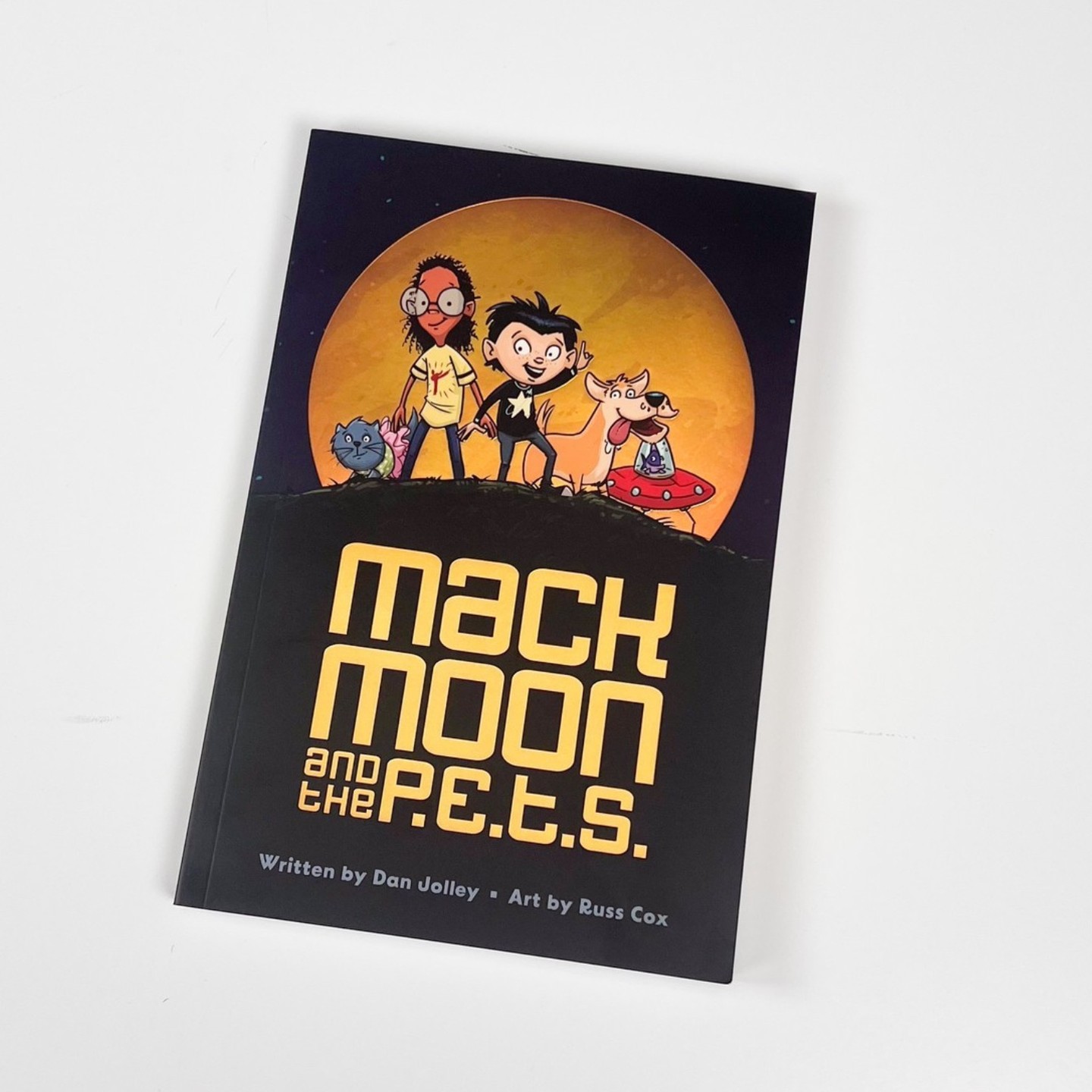 Happy #NewBookTuesday! Mack Moon dreams of being the first kid in space. So imagine his surprise when he discovers that his three regular pets—a goofy Labrador named Pickles, a tough gray cat called Lady, and a goldfish dubbed The Fish—are actually undercover agents.
Mack Moon and the P.E.T.S. by Dan Jolley and Russ Cox is available now!