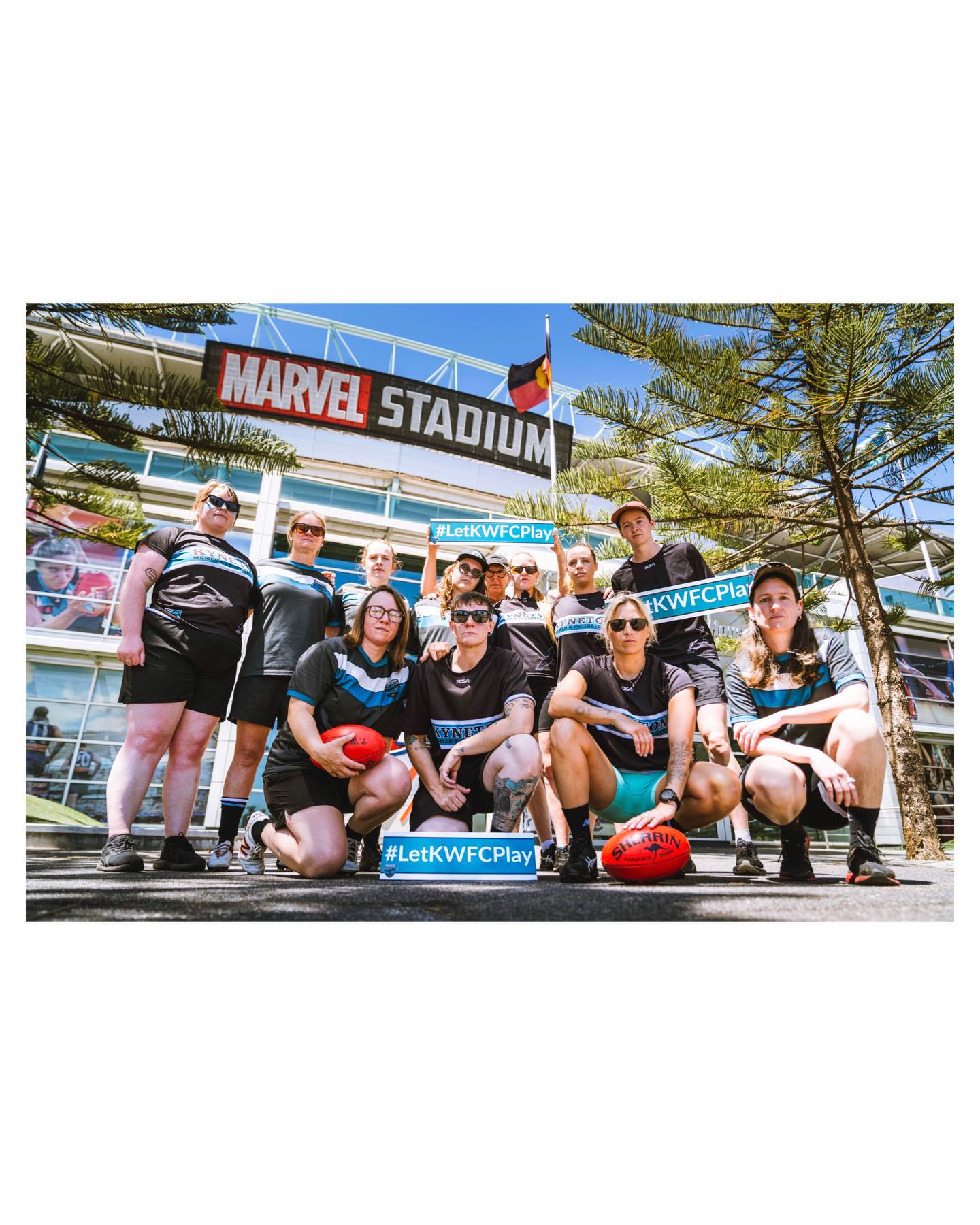 LET THEM PLAY 🏉
Without a league to play in the amazing team @kynetonwomensfootballclub headed down into the city train in front of AFL house. The vibes were high and the atmosphere was fantastic as they ran some drills, kicked the footy and showed everyone why they deserve to play 🙏
It’s now time that @aflvictoria do the right thing and LET THEM PLAY 🤟
#letkwfcplay #letusplay