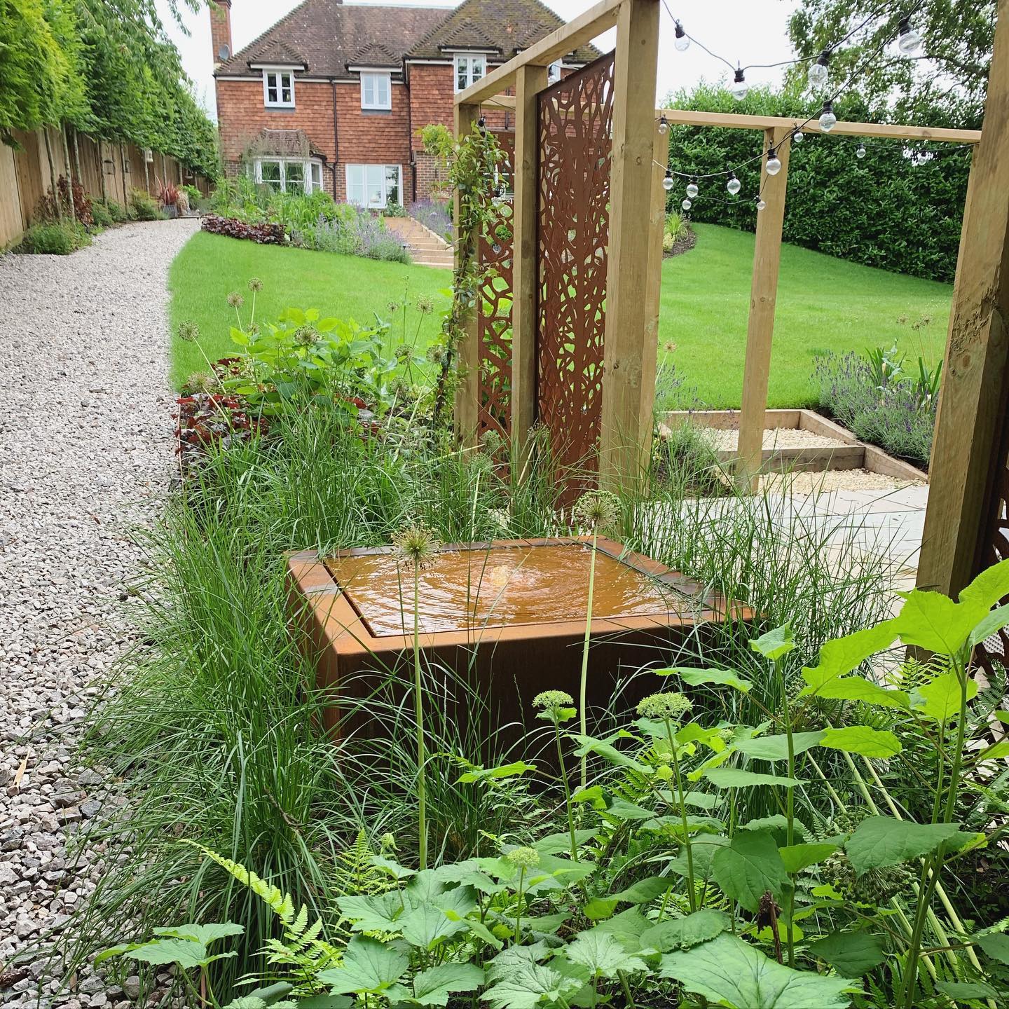 Corten rusted steel Water Table and Screens for a contemporary yet soft natural look. Meanwhile the water table not only looks good but creates a wonderful atmosphere with a dripping sound to let you really get absorbed and indulged into your surroundings