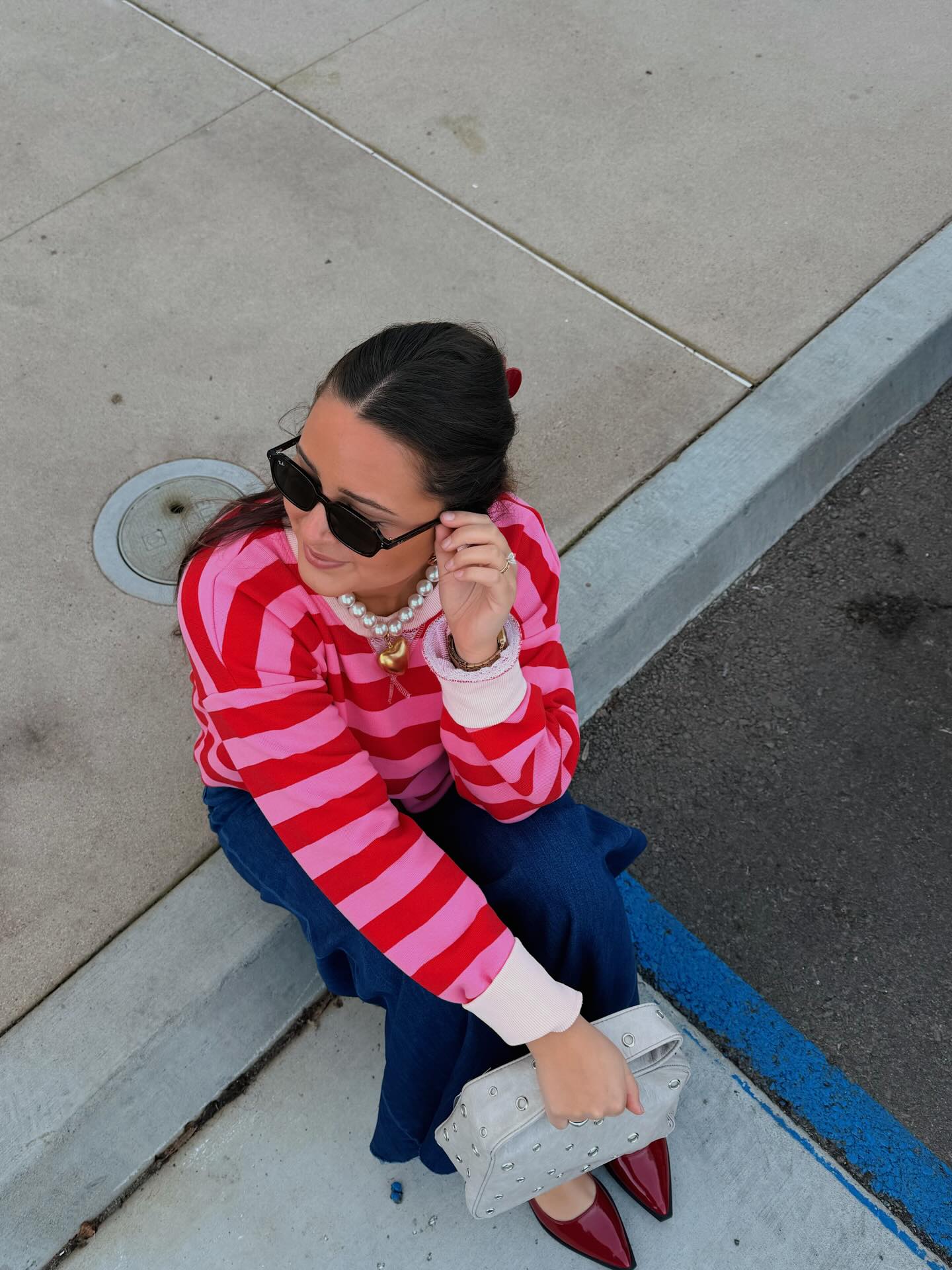 Just keeping an eye on our new shop 👀 💕💕 You can shop Makenna’s OOTD of the CUTEST striped sweater, chunky heart necklace, studded pink bag, & dark wash Blakes from @kutfromthekloth in store ✨
P.S. Sneak peek of the new shop coming sooooon 👀✨