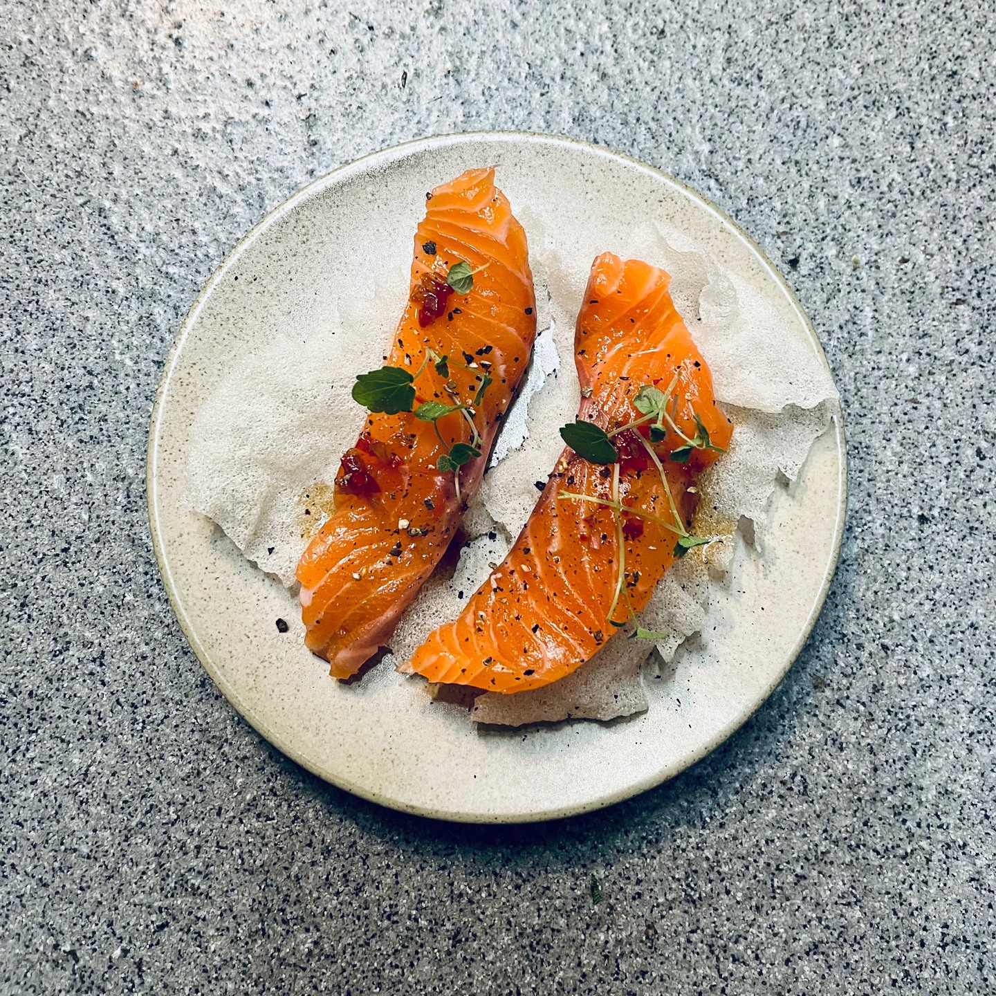 Afgelopen woensdag trapten we af met onze allereerste 'Uit de Testkeuken'-avond. We loved it!
Een avond waarop wij los gaan met ideeën, smaken en nieuwe combinaties. Voor ons dé manier om te experimenteren en nieuwe gerechten te laten ontstaan voor op de kaart.
Resultaat: een berg inspiratie voor de nieuwe kaart die er binnenkort weer aankomt én een avond waar we zelf dolenthousiast van worden!
De volgende 'Uit de Testkeuken'-avond vindt plaats op woensdag 25 februari.
Lijkt het je leuk om hierbij aan te schuiven? Houd onze Instagram en website in de gaten of reserveer alvast een plekje als je niet kunt wachten ;)
#proefboutiquedenhaag #uitdetestkeuken #themaavond #woensdag #denhaag #thehague #oudemolstraat #hofkwartier #haagseschatten