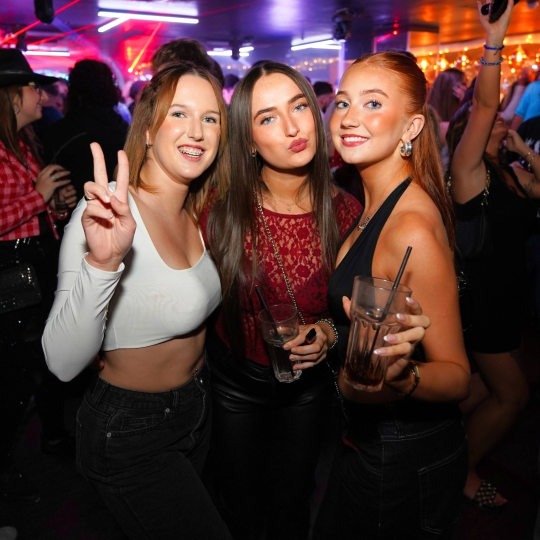📍 Location: @ovationnightclubmaidstone 🌴
#nightclubphotography #eventphotography #clubshots #nightclub #nightlife #goodvibesonly #girlsnightout #nightout #nightvibes #partyvibes #partypeople #clublife #bottleservice #clubphotography