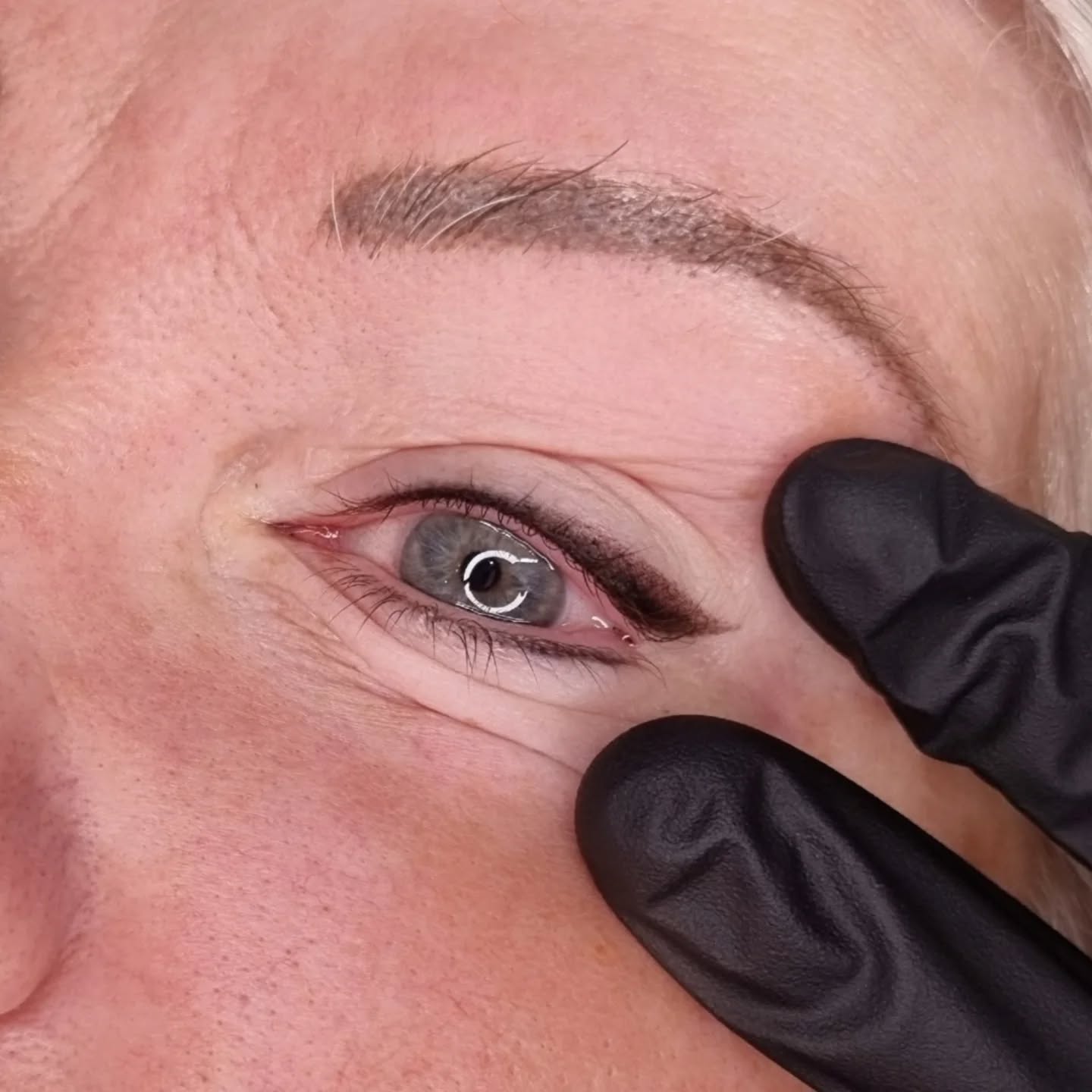 Black and Grey shaded Eyeliner for mature client (50+)
🖤🩶
Upper shading fresh - lower eyeliner healed
.
.
.
#eyelinertattoo #pmueyes #pmueyeliner #shadedeyeliner #pixeleyeliner #Ombréeyeliner #pmuartist #permanentmakeup #permanentmakeupfreiburg #permanentmakeupcheltenham #permanenteyeliner