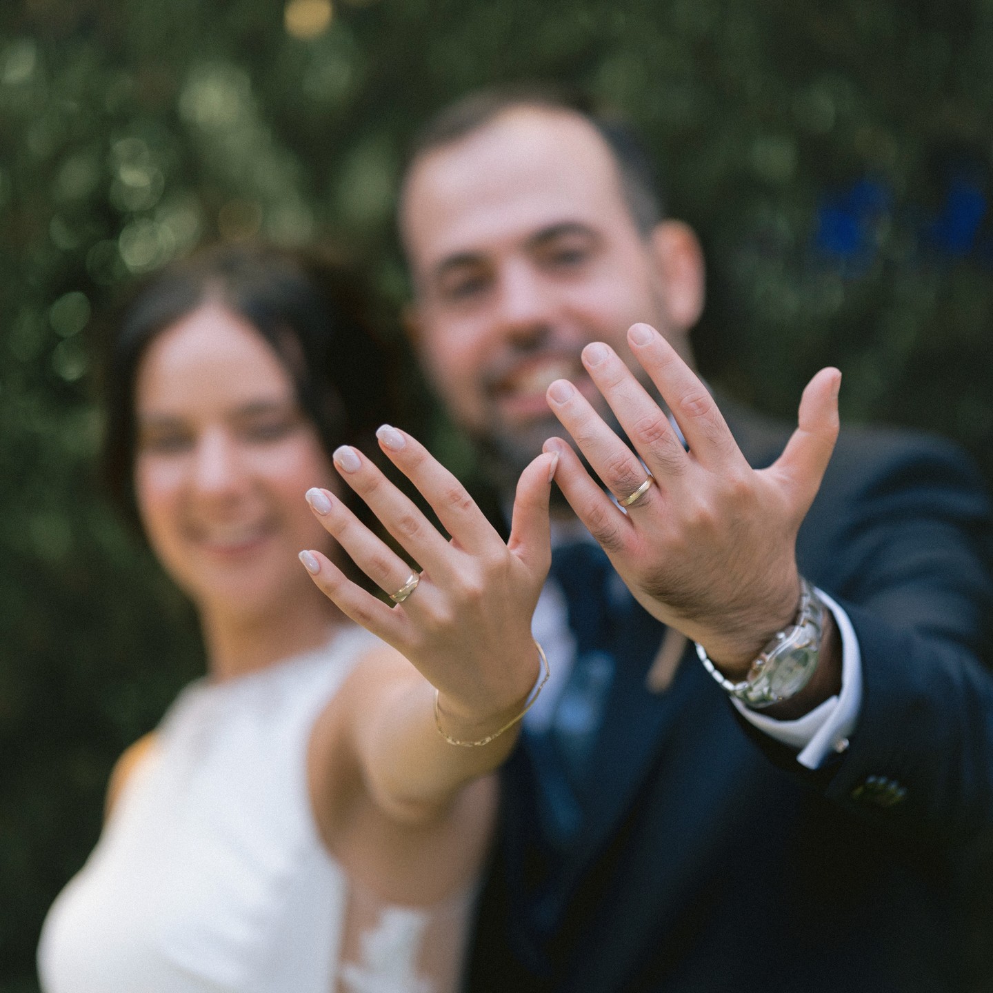 ¿Sueñas con un momento así?
Dos anillos, un amor infinito 💍✨
Con cada mirada y sonrisa, Ana y Javi nos recuerdan que los sueños sí se cumplen.
¡Siempre unidos! 🤍🌿
Boda Ana & Javier - 05/10/2024 - Novelda
👰♀️ @picanna__
🤵 @javendia__
🎂 @quintalacy
#boda #reciencasados #weddinginspiration #fotografiadebodas #anillosdeboda #siquiero #weddingrings #justmarried #brideandgroom #weddingvibes #momentosinolvidables
#anillosdeboda #amorparasiempre #detallesqueimportan