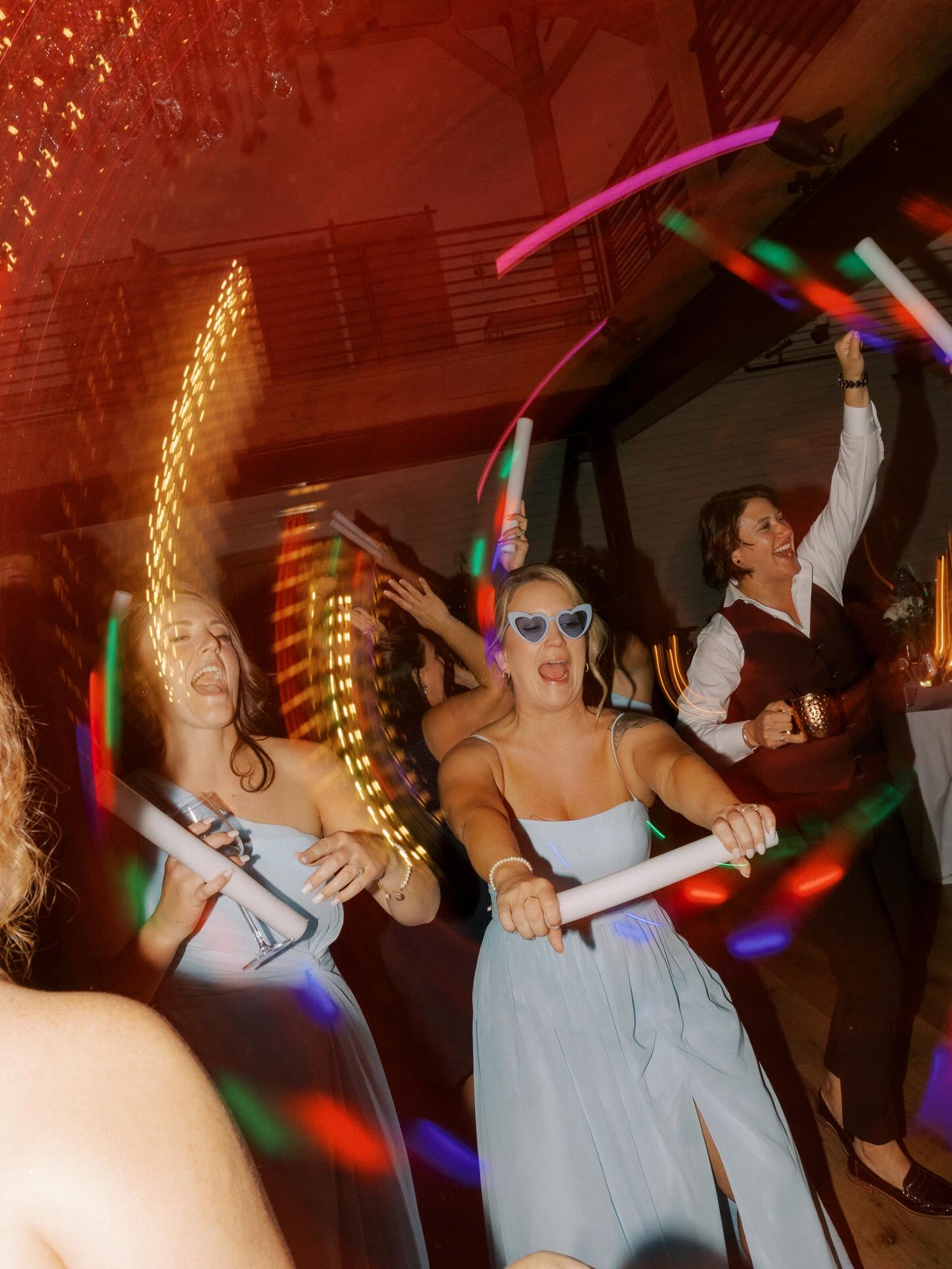 Glow sticks out, sunglasses on, volume up 🎧🎤🎶
Venue: @brentsvillehall
Photographer: @nicholehaunphotography
Coordinator: @weddings.with.victoria | @blacktiedmv
DJ: @dj_gene_griffin | @blacktiedmv
Catering: @theblacksheeprestaurant
Hair & Makeup: @makeupbyaddi_