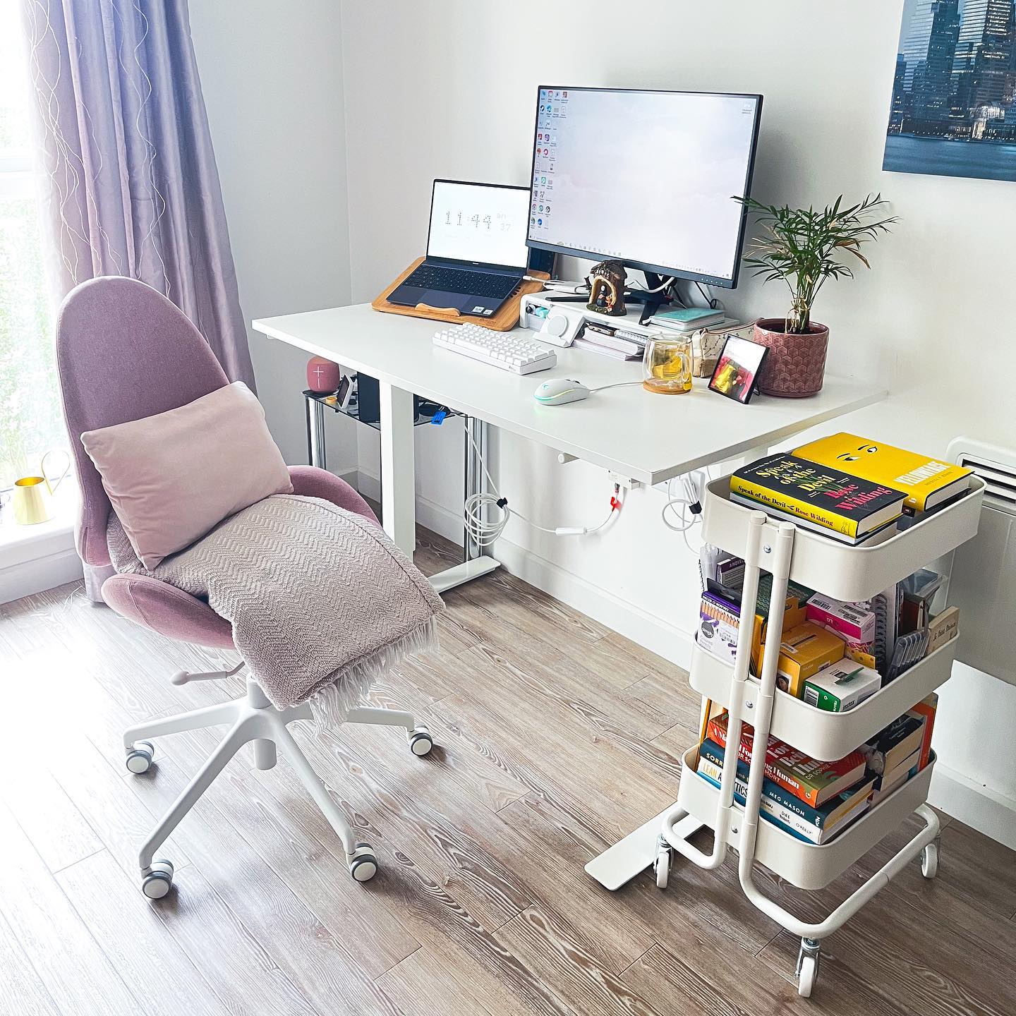 ☁️🪴Where do you enjoy working the most? 💻 ☁️
I am a mood reader and a mood worker. As a freelance graphic designer, I like to work in coffee shops around town at least once a week. ☕️ It stops me from going stir crazy at home but I also find that I can only be productive in one space for so long before I need a change in environment😵💫, even if it means switching from the desk to the sofa. I love my little at-home workspace and I will definitely miss it over the next 2 weeks as I take my first “work holiday”. Even though I’m freelance, I’ve never worked abroad before for this long so I’m excited and nervous for this new step! 😊 Hopefully I’ll be able to get settled quickly and find my flow.
What are your working patterns like? How does your working environment affect you? Do you have a favourite place to work? 💭
🔖 #productivity #productivityhabits #workfromhomelife #workfromhome #homeoffice #freelance #freelancedesign #freelancelife #freelancelifestyle
#desksetup #desktour #showmeyourdesk #deskspace #workspace #workspaces #workfromanywhere #booktrolley #bookshelf #workholiday #bookworms #deskgram