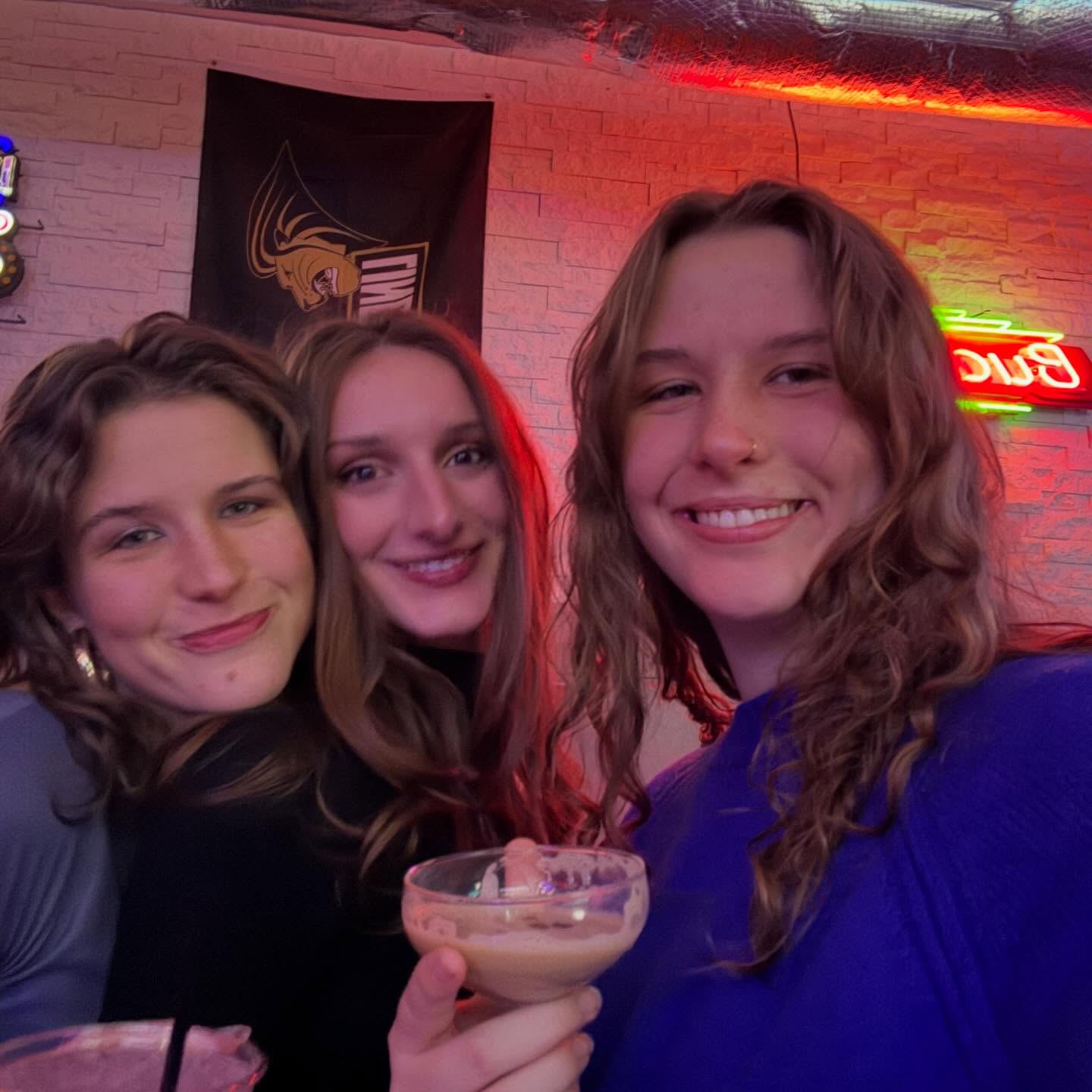 Food and friends to start 2026!!
Here are some of the places we tried:
The Midwestern - St. Charles
Babalu - Memphis
Sunrise Biscuits - Memphis
Frisco - St.Louis
Flight Club - St. Louis
Dewey’s - St. Louis