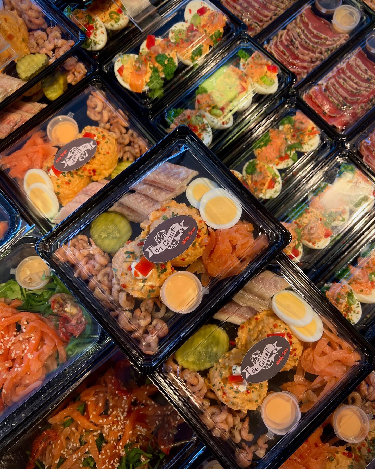 LUXE VISHAPJE โจ
Een favoriet van velen: het luxe vishapje gevuld met paling, zalm, Hollandse garnalen en zalmsalade!
#zalm #paling #hollandsegarnalen #vishapje