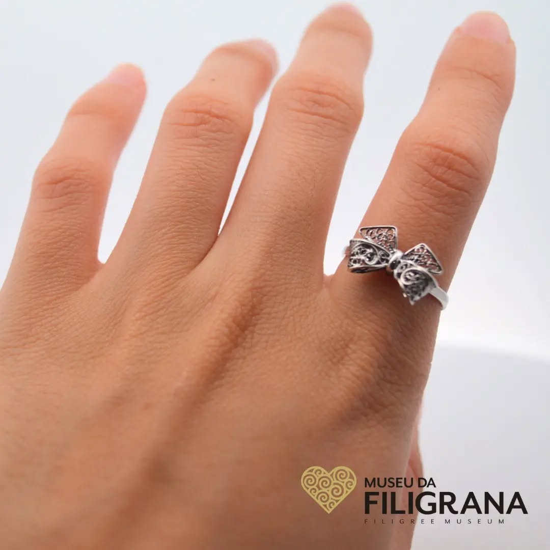 Anel laço, toque simples e delicado.
#ring #anel #pratadourada