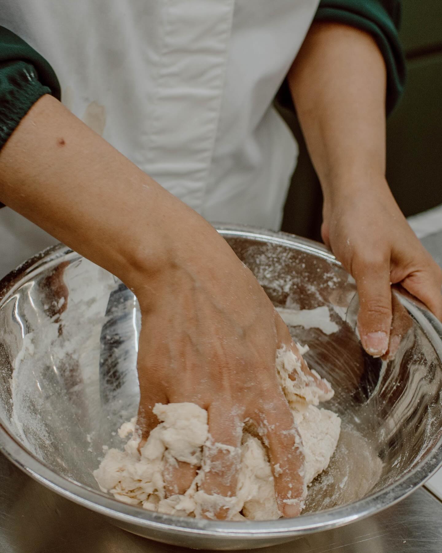 We wanted to thank everyone who supported and contributed to Friday Night Takeout! We all appreciate it and hope you guys enjoyed them! Leave a comment below sharing your thoughts on the falafel sandwiches and cakelettes!🤍
#CLBA #bakingfuturesbright #fridaynighttakeout #detroitfoodie #falafal #support #contribution #love #kindess #pastry #pastrychef #bakingacademy