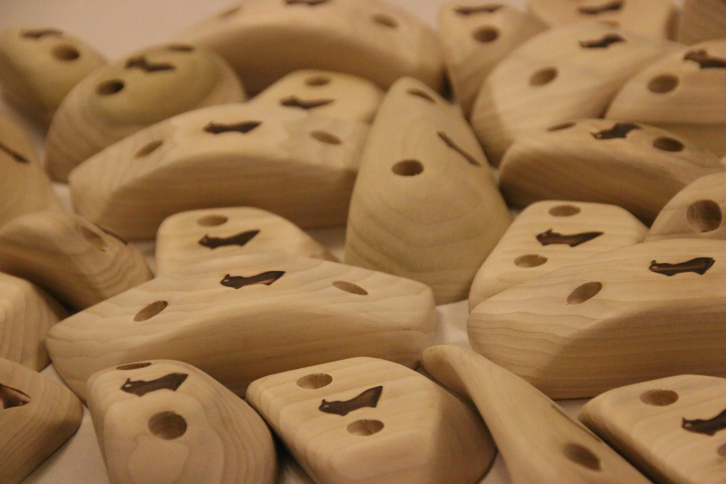 Plenty of orders working their way through the workshop, but this is a heads up that orders for delivery before Christmas need to be placed before the 8th December.
Happy Christmas!
#strongholds #trainingforclimbing #climbingholds #woodenclimbingholds