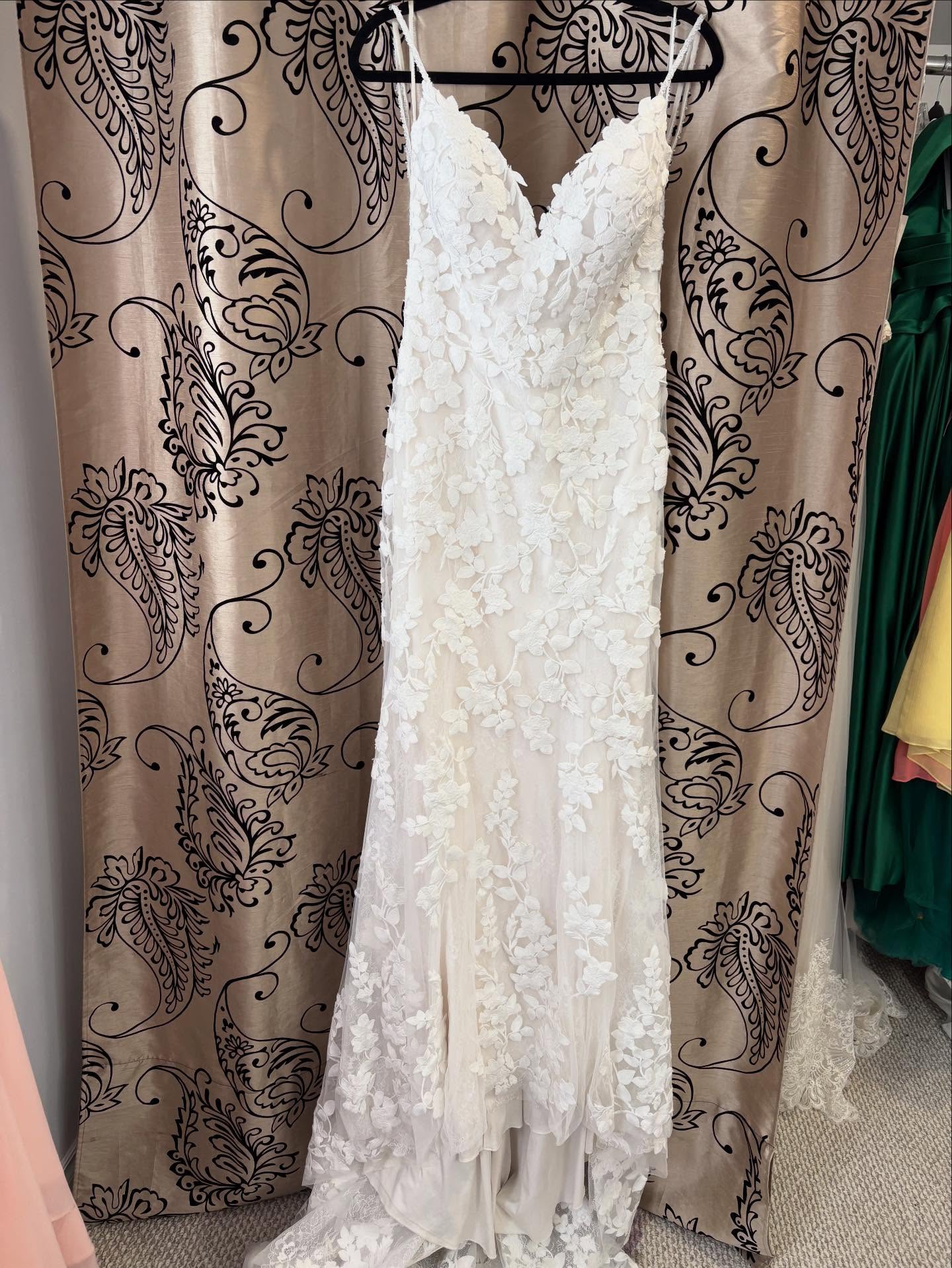 This beautiful Mori Lee wedding gown just came in.
Designer: Mori Lee Suri gown
Size 10
Hemmed to 5’8”/5’9”
Colour: Ivory
Retail price: $1,600.00
Consignment price: $400.00
DM if you’d like to purchase or book through the website if you’d like to come in to see what dresses we have on consignment!