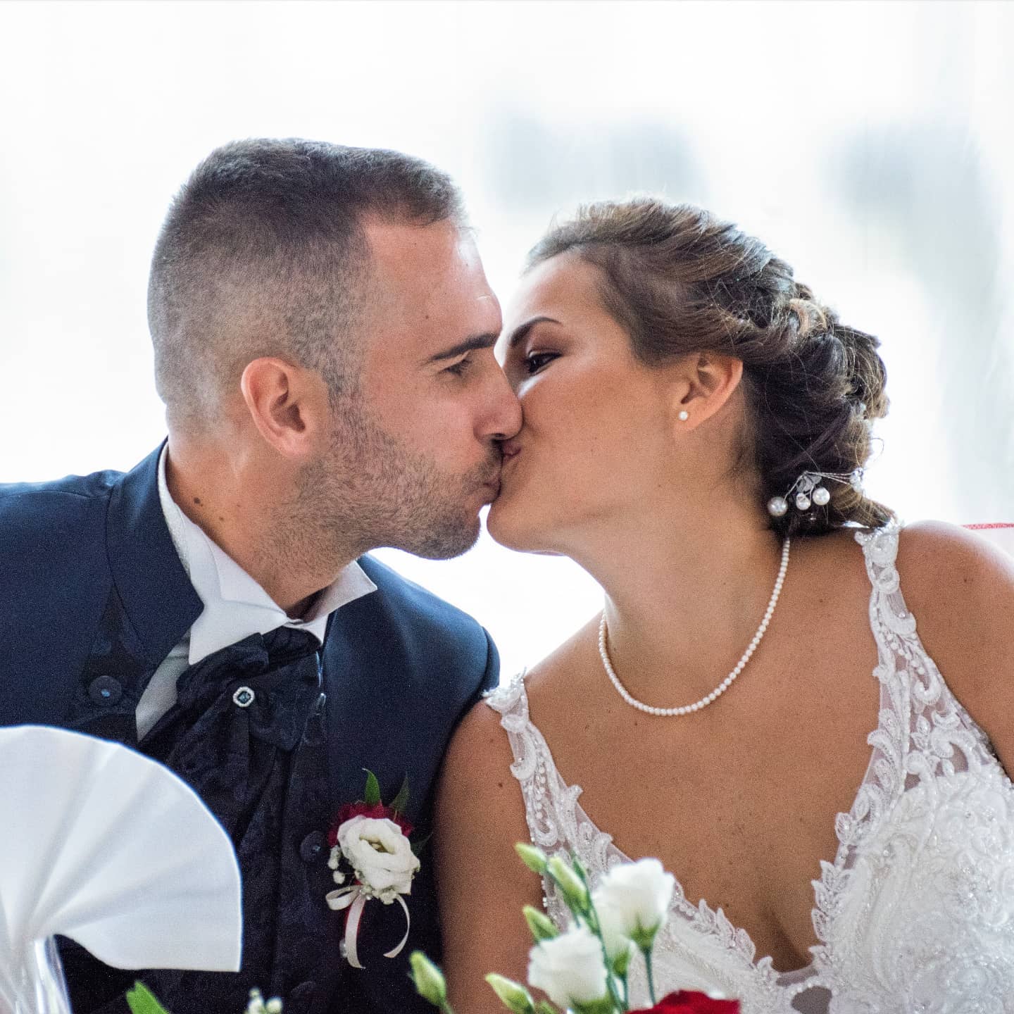 Happy 1st anniversary to @ely_manca and Fabio! 🥰 #bridesmakeup #happyanniversary #bridal #bridalhair #bridaldress #bridalstory #bridalmakeup #mobilemakeupartistinlondon