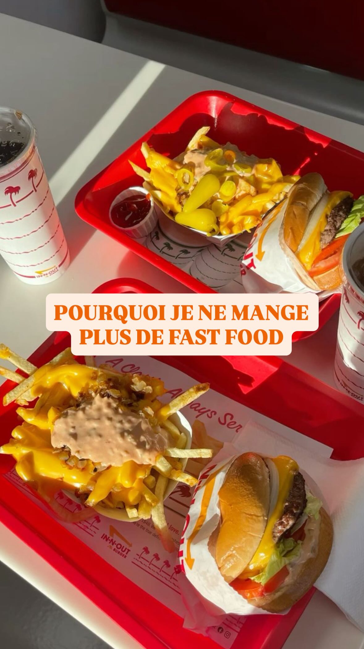 Je suis nutritionniste, et voilà pourquoi je ne mange plus dans les fast-foods 🍔❌
🍟 Un repas faussement salé
Les frites et le pain ne paraissent pas sucrés, pourtant une fois digérés, ils deviennent du glucose. Ajoutez un soda, et vous obtenez une charge glycémique très élevée.
🧈 Le vrai problème : la qualité des graisses
Je ne suis pas contre le gras, mais ici ce sont des graisses de friture et des sauces industrielles. Associées au sucre, ces mauvaises graisses favorisent la graisse viscérale, la plus dangereuse pour la santé.
⚠️ Un combo nocif pour l’organisme
Sucre + mauvaises graisses = inflammation, dérèglement métabolique et prise de graisse abdominale.
🧪 Un repas très acidifiant
Pain, fromage, frites et sodas créent un terrain acide qui, à long terme, dégrade la santé globale.
🎯 Mon objectif ici
Vous aider à mieux comprendre l’alimentation, faire des choix plus conscients et protéger votre santé.
💯Pour aller plus loin:
Je suis auteure de mon premier livre📚: « la révolution du cétogène flexible: maîtrisez votre santé à 360 degrés. » Lien dans ma bio pour le commander.🔗