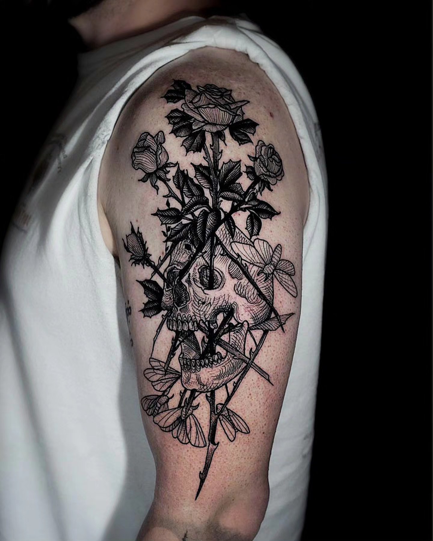 Floral blackwork and illustrative tattoo by resident artist @hiralupe_tattoo Oakland California bay area