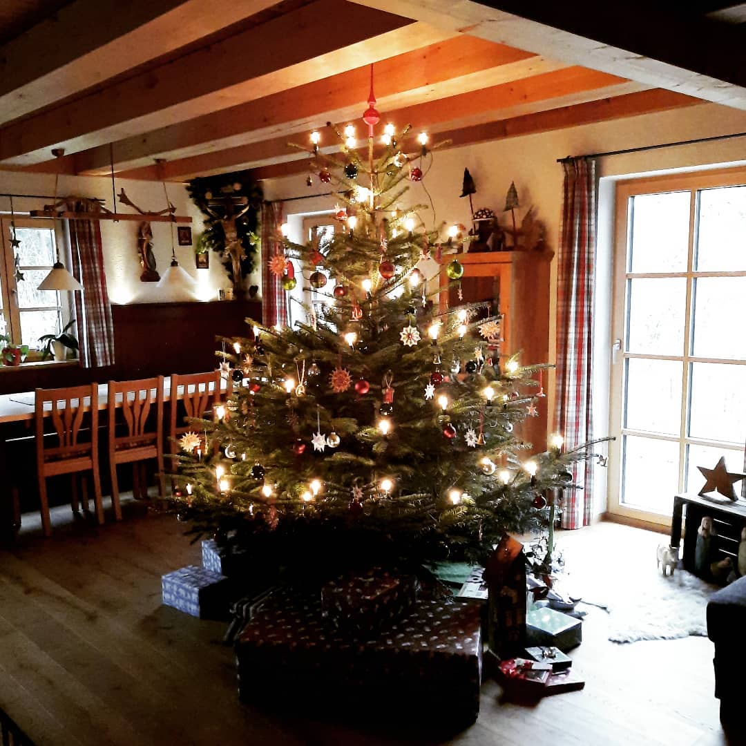 Schöne, besinnliche Weihnachten wünsche ich Euch! Machts euch ein paar schöne Tage - bleibt's gesund!
"Wenn wir ein kleines Licht weitergeben, strahlt immer ein bisschen Wärme zurück!"
#saaldorfsurheim #berchtesgadenerland #weihnachtszeit #saaldorf #surheim
#gemeindesaaldorfsurheim