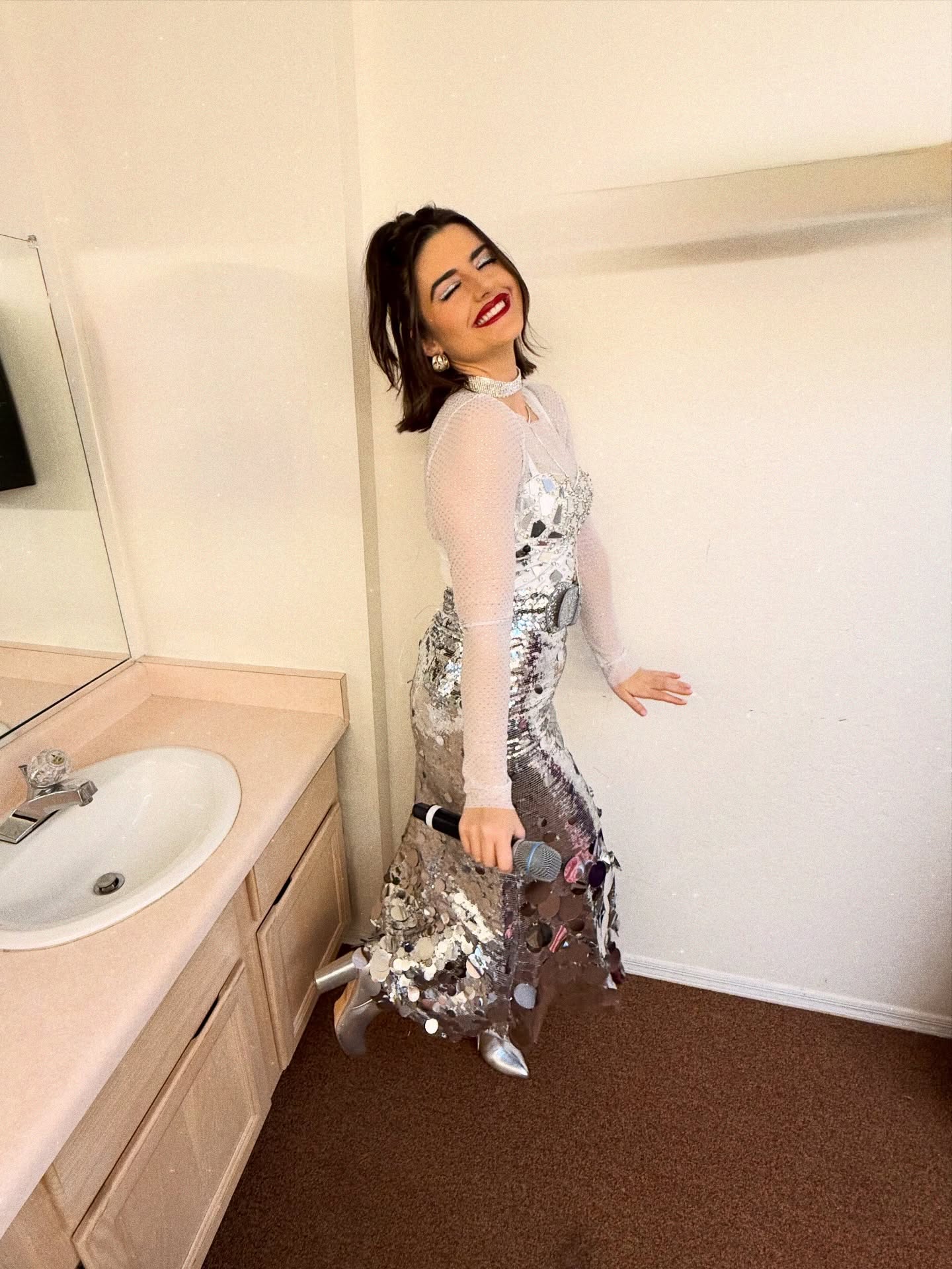 JANUARY has no right being so long 😅❄️✈️🎶💕
snow, singing, travel, workouts, clients, friends, family, shows, more snow, glitter, gay hockey, clouds, sun, protein bars, home, az, sf, nyc + everything in between
#nycpersonaltrainer #sanfranciscopersonaltrainer #fitwithajp